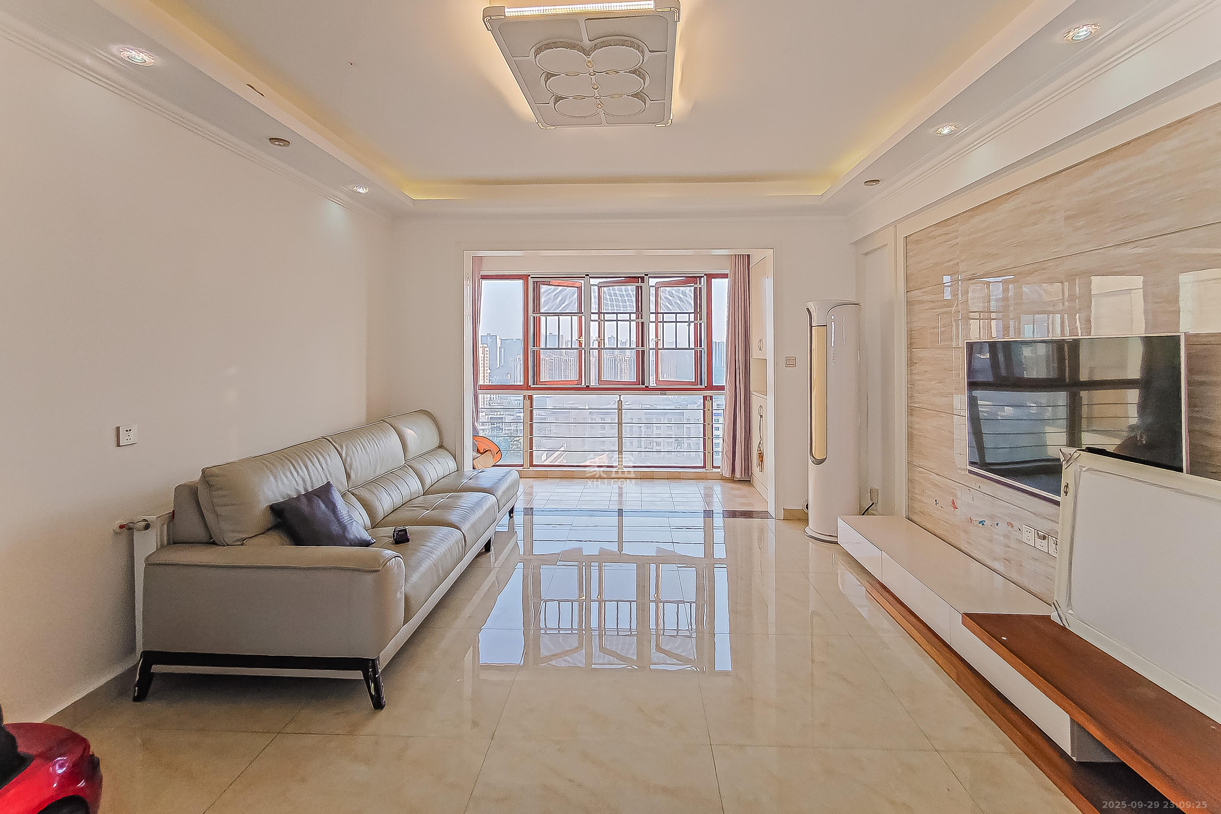 通用时代国际社区 3室2厅2卫 158.0万 通用时代国际社区 3室2厅2卫 158.0万客厅