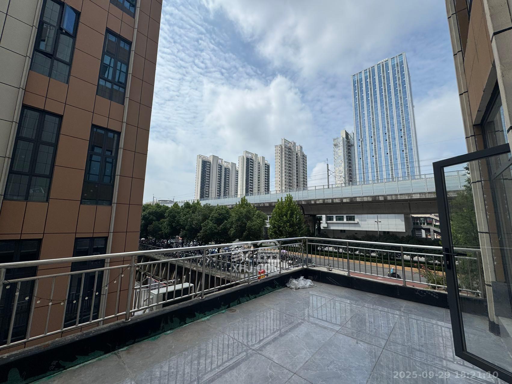 新长海D1站 1室1厅1卫 1500.0元/月 新长海D1站 1室1厅1卫 1500.0元/月室内图