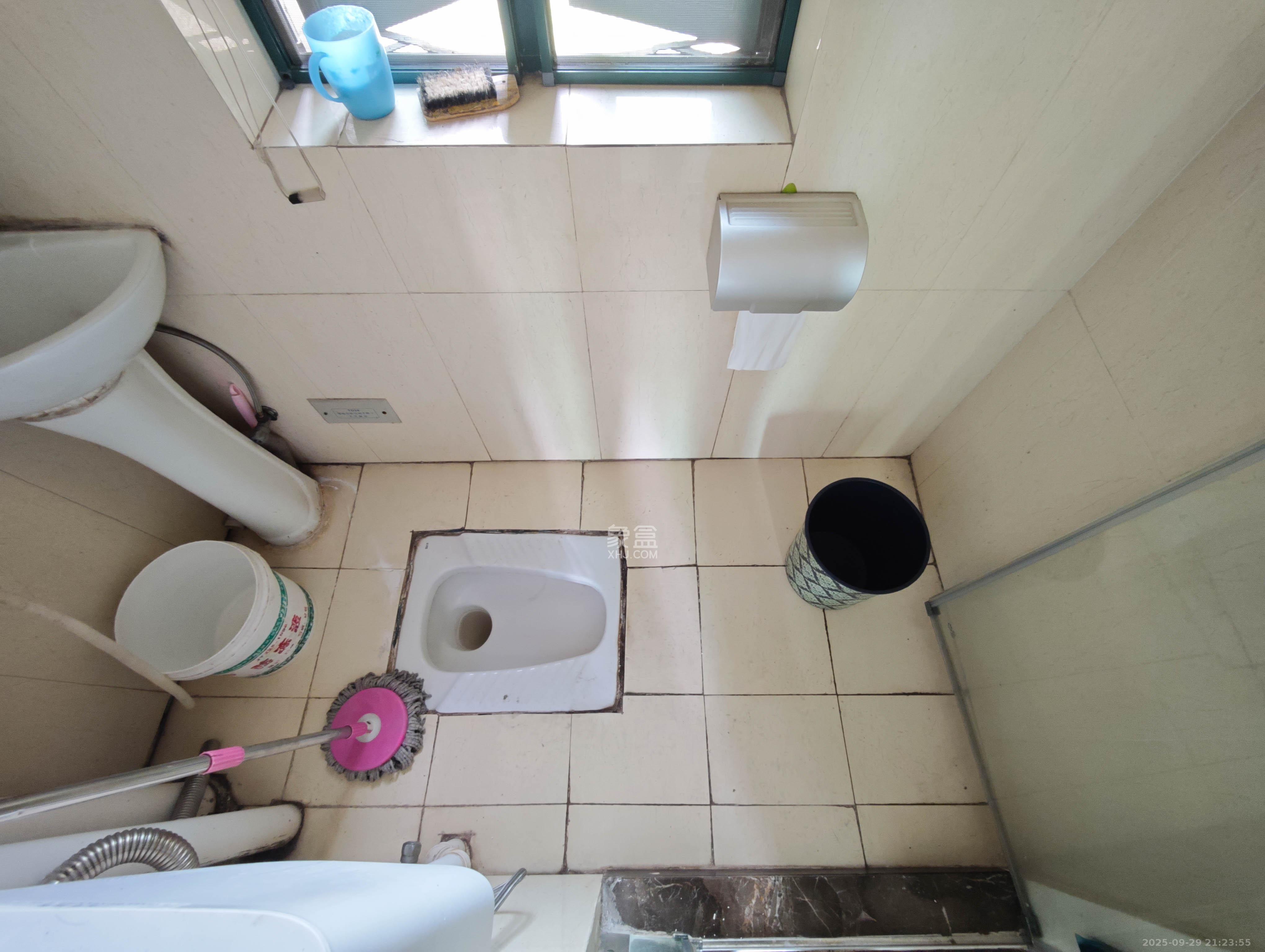 恒大城  5室2厅3卫    128.0万卫生间