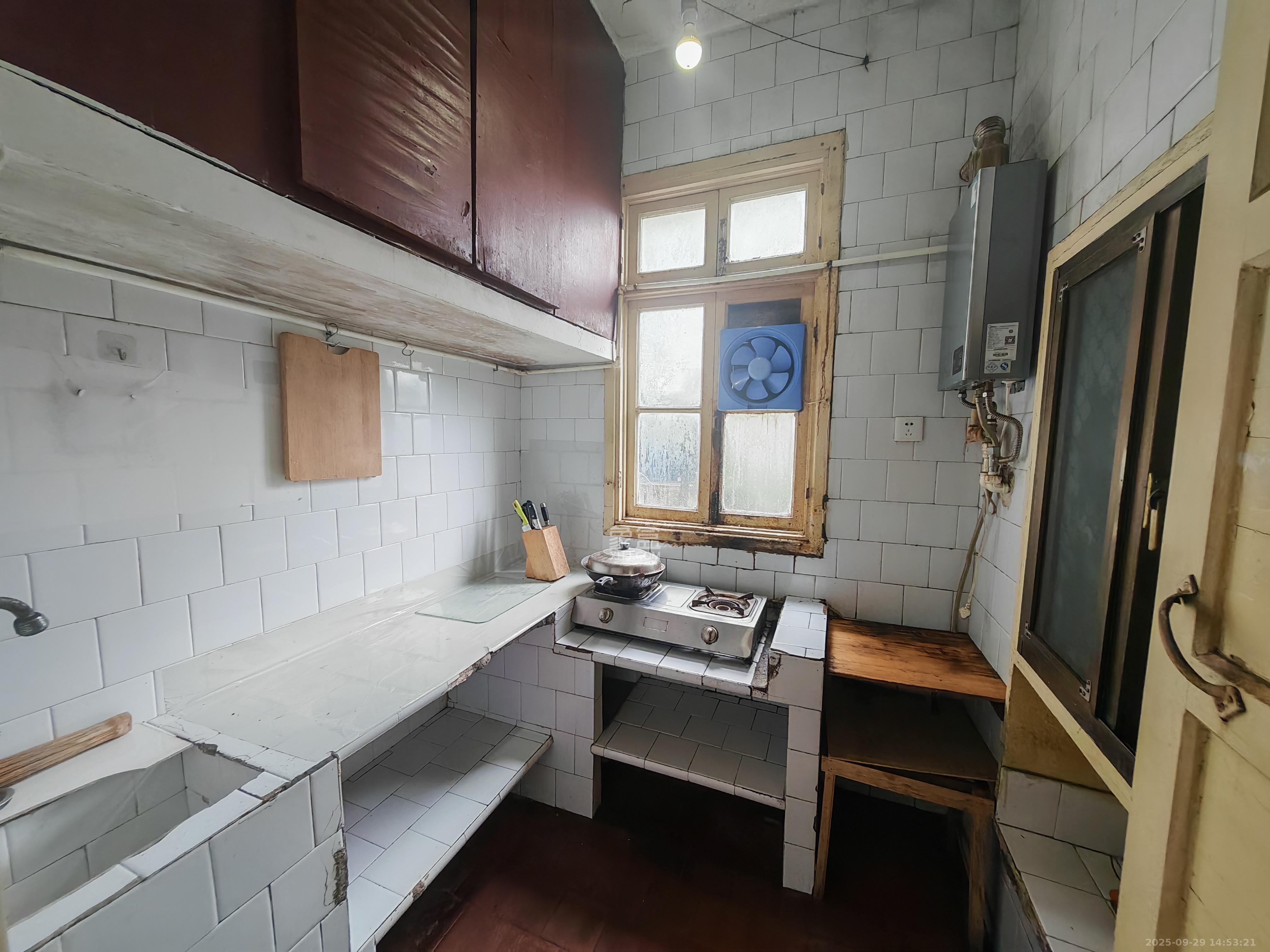 卫生监督所(岳塘) 2室2厅1卫 750.0元/月 卫生监督所(岳塘) 2室2厅1卫 750.0元/月室内图