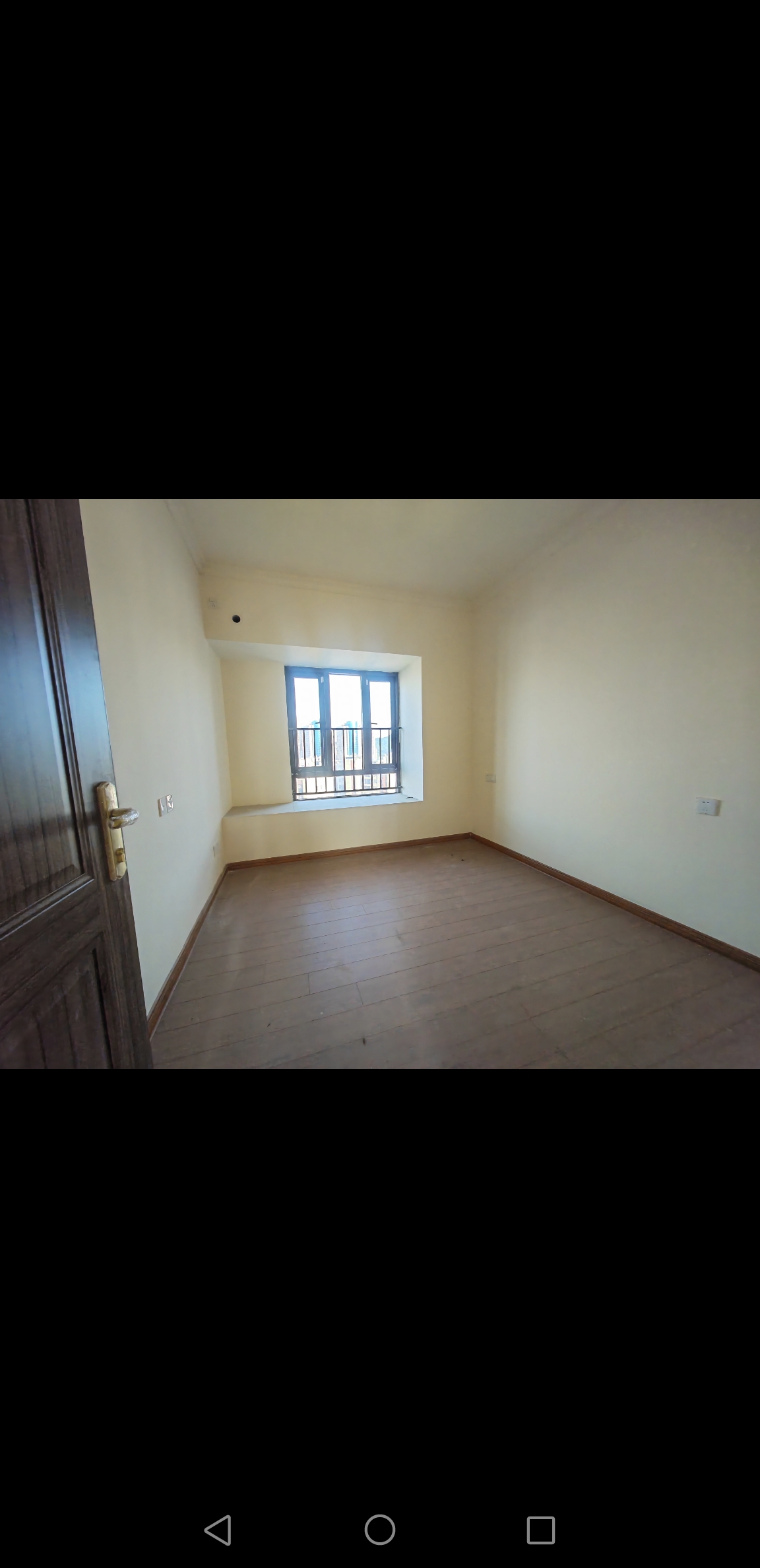 碧桂园豪园  4室2厅2卫    1500.0元/月室内图