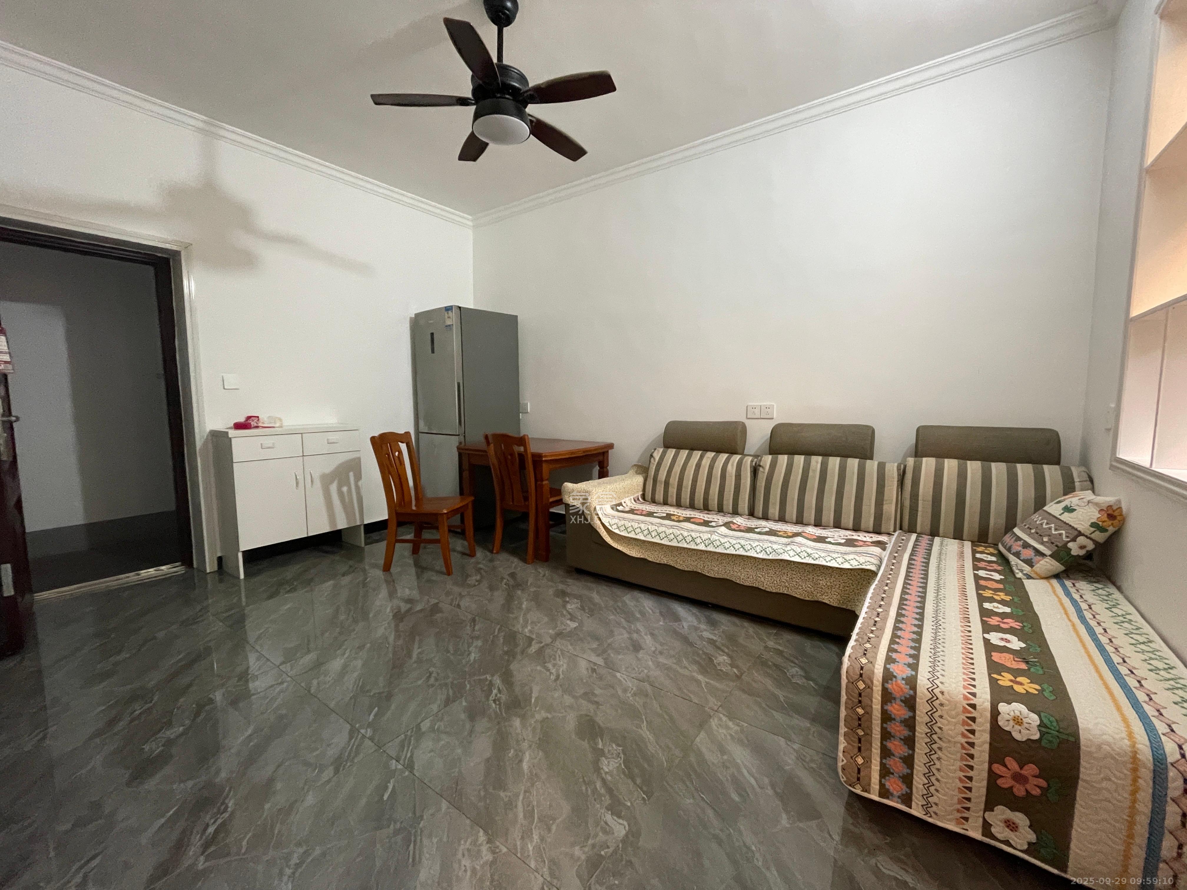 解放四村石子冲  1室1厅1卫    1600.0元/月 解放四村石子冲  1室1厅1卫    1600.0元/月室内图