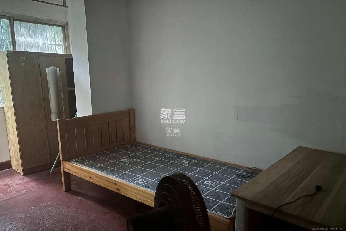 玛依拉山庄  1室0厅0卫    2000.0元/月 玛依拉山庄  1室0厅0卫    2000.0元/月室内图