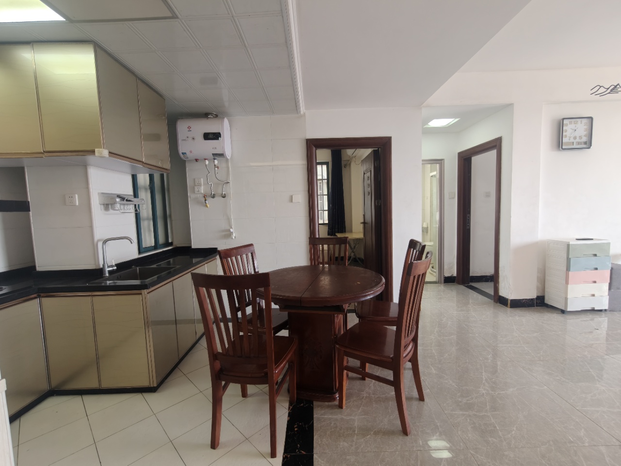 秀山观海苑 2室2厅1卫 2400.0元/月 秀山观海苑 2室2厅1卫 2400.0元/月室内图