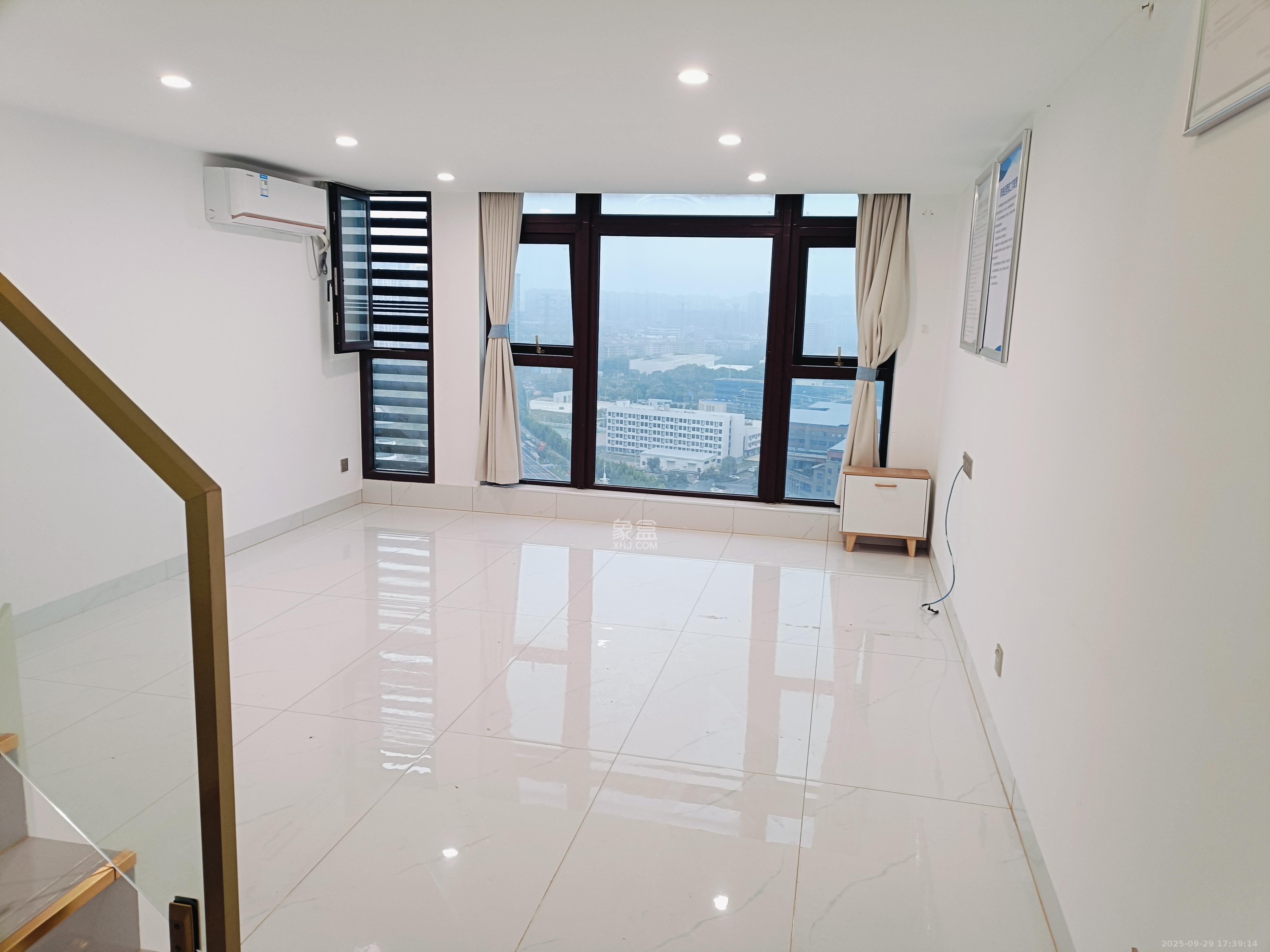 东方美地  1室1厅1卫    1700.0元/月室内图