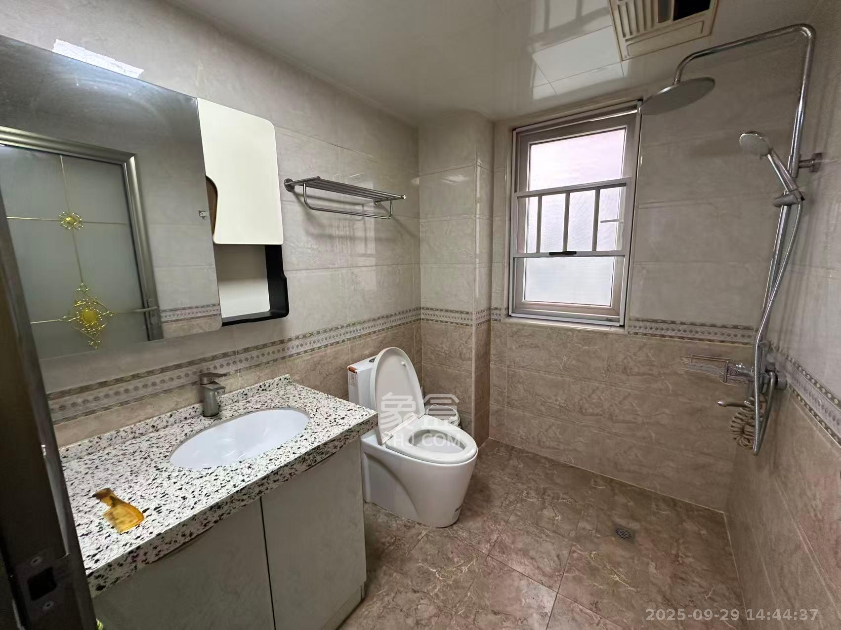 哈佛小镇(五矿哈佛小镇) 4室2厅2卫 2300.0元/月 哈佛小镇(五矿哈佛小镇) 4室2厅2卫 2300.0元/月室内图