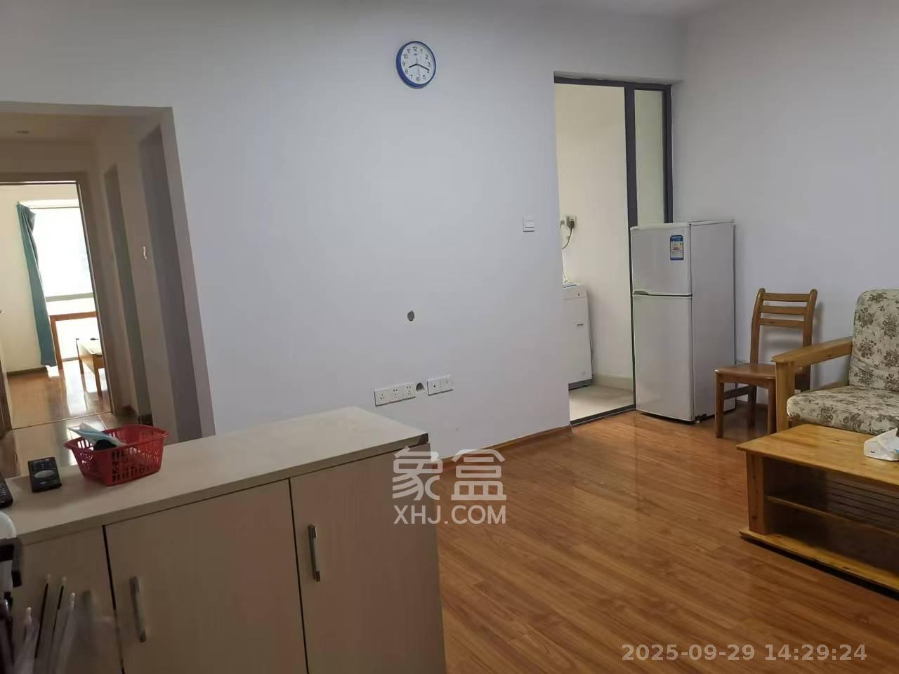 湘府东苑  1室1厅1卫   1700.00元/月