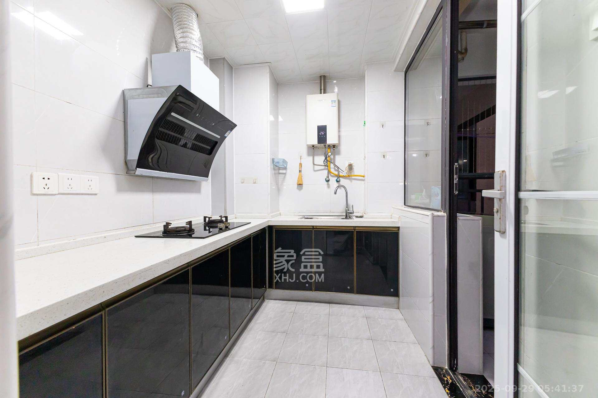 勤诚达境界城 3室2厅2卫 92.0万 勤诚达境界城 3室2厅2卫 92.0万厨房