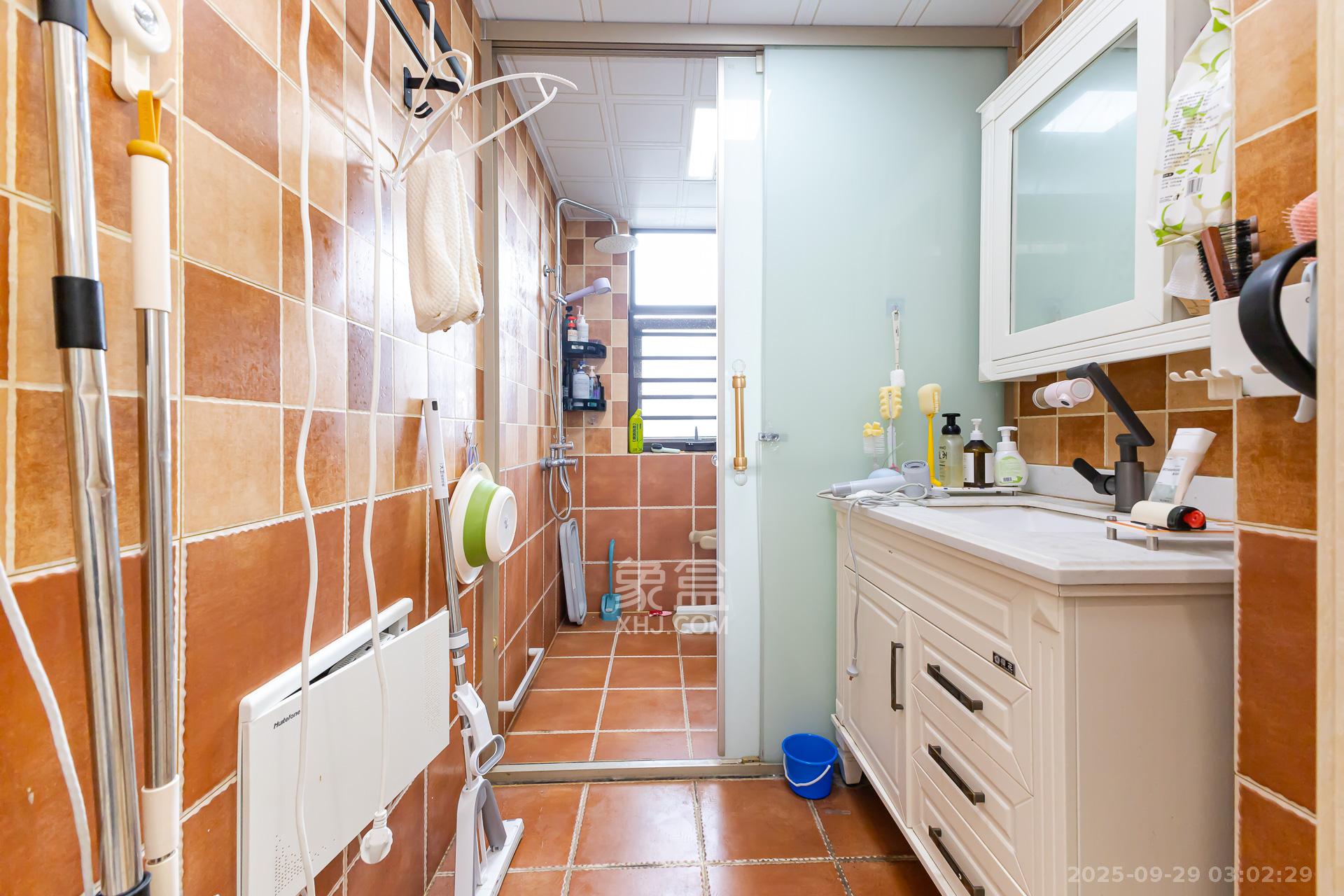 润和滨江府  4室2厅2卫    142.0万卫生间