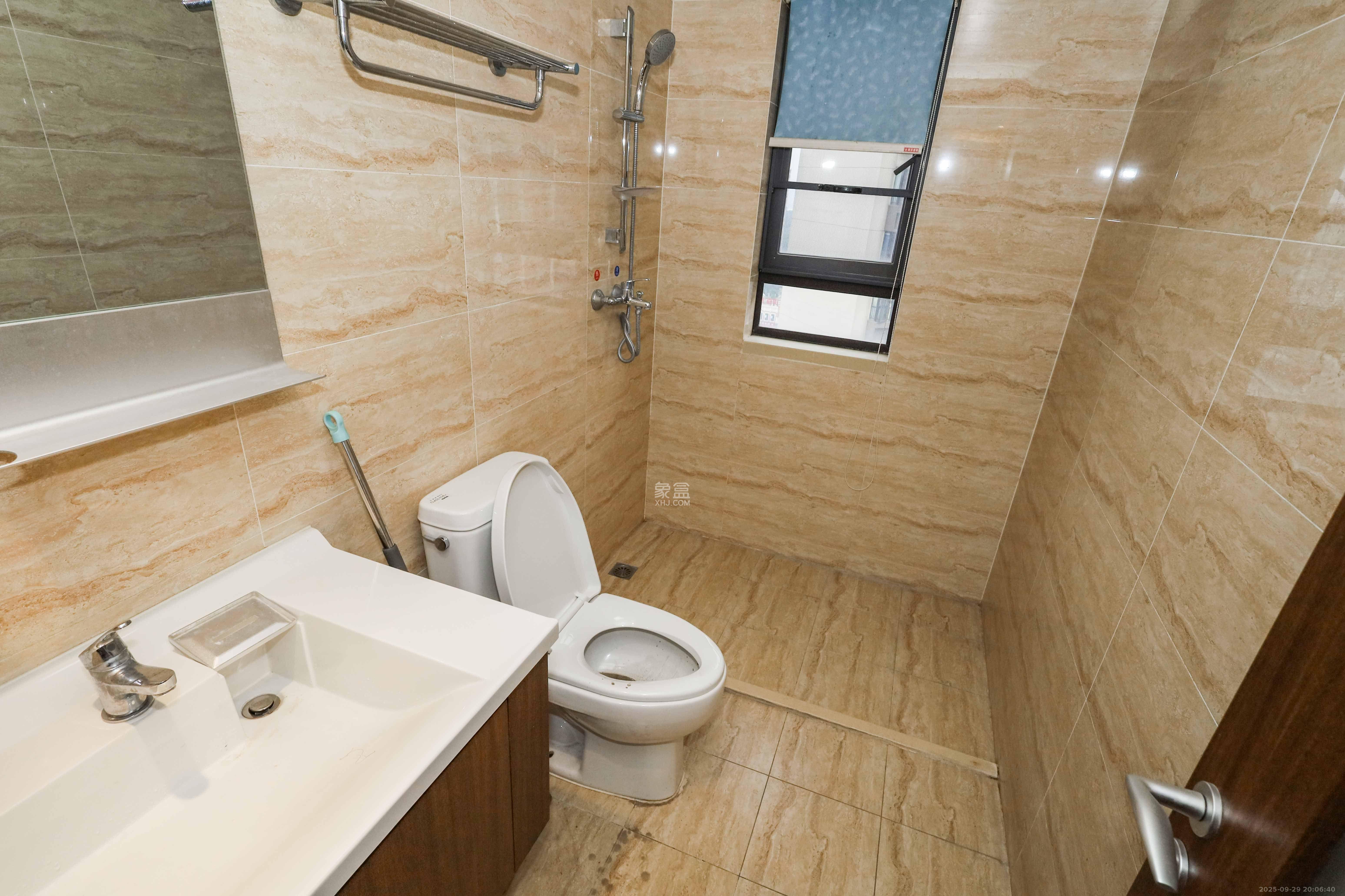 万科里梅溪郡 5室2厅2卫 4500.0元/月 万科里梅溪郡 5室2厅2卫 4500.0元/月室内图