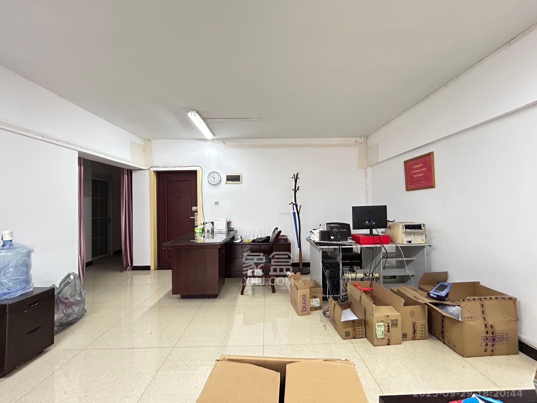 馨域公寓 3室2厅1卫 3700.0元/月 馨域公寓 3室2厅1卫 3700.0元/月室内图