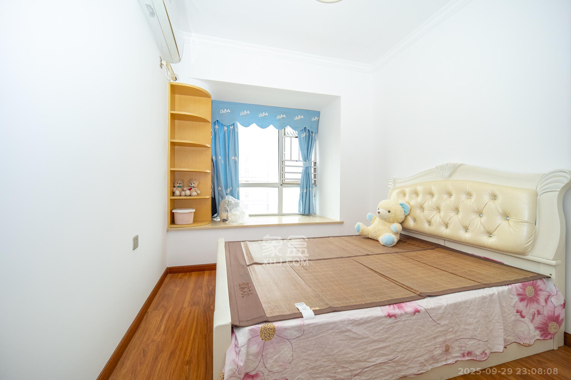 金科时代中心 3室2厅1卫 55.8万 金科时代中心 3室2厅1卫 55.8万卧室