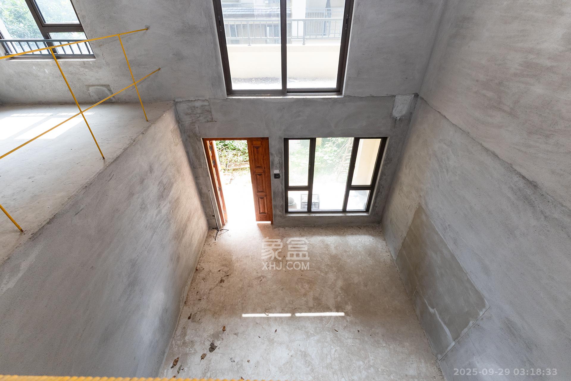 龙湖璟宸原著(龙湖紫宸) 4室2厅2卫 228.0万 龙湖璟宸原著(龙湖紫宸) 4室2厅2卫 228.0万客厅