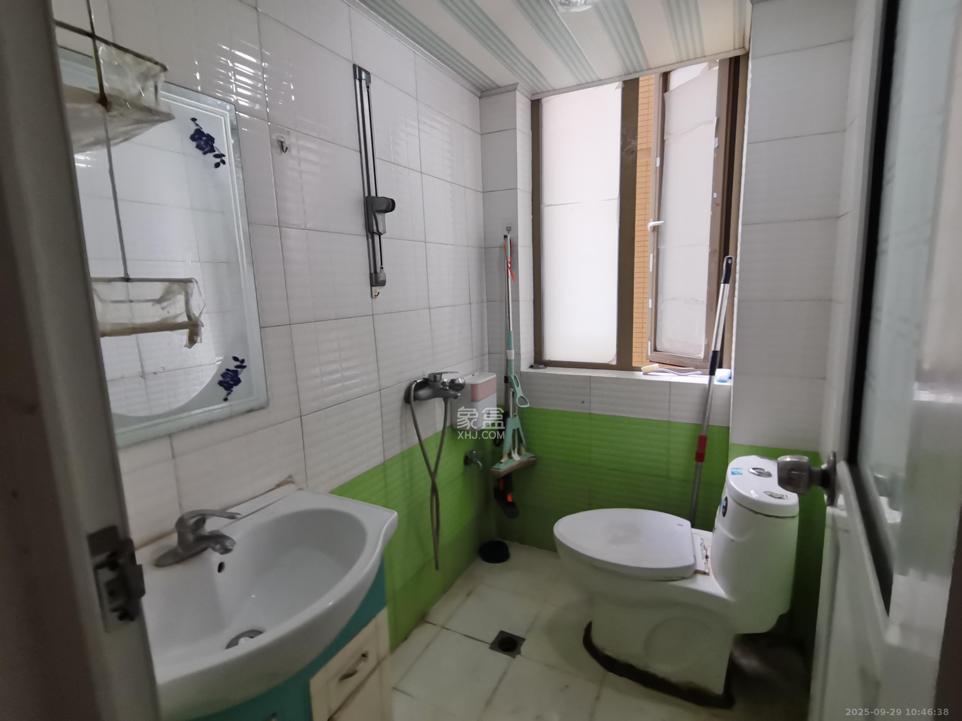 层上观邸  1室2厅1卫    1500.0元/月室内图