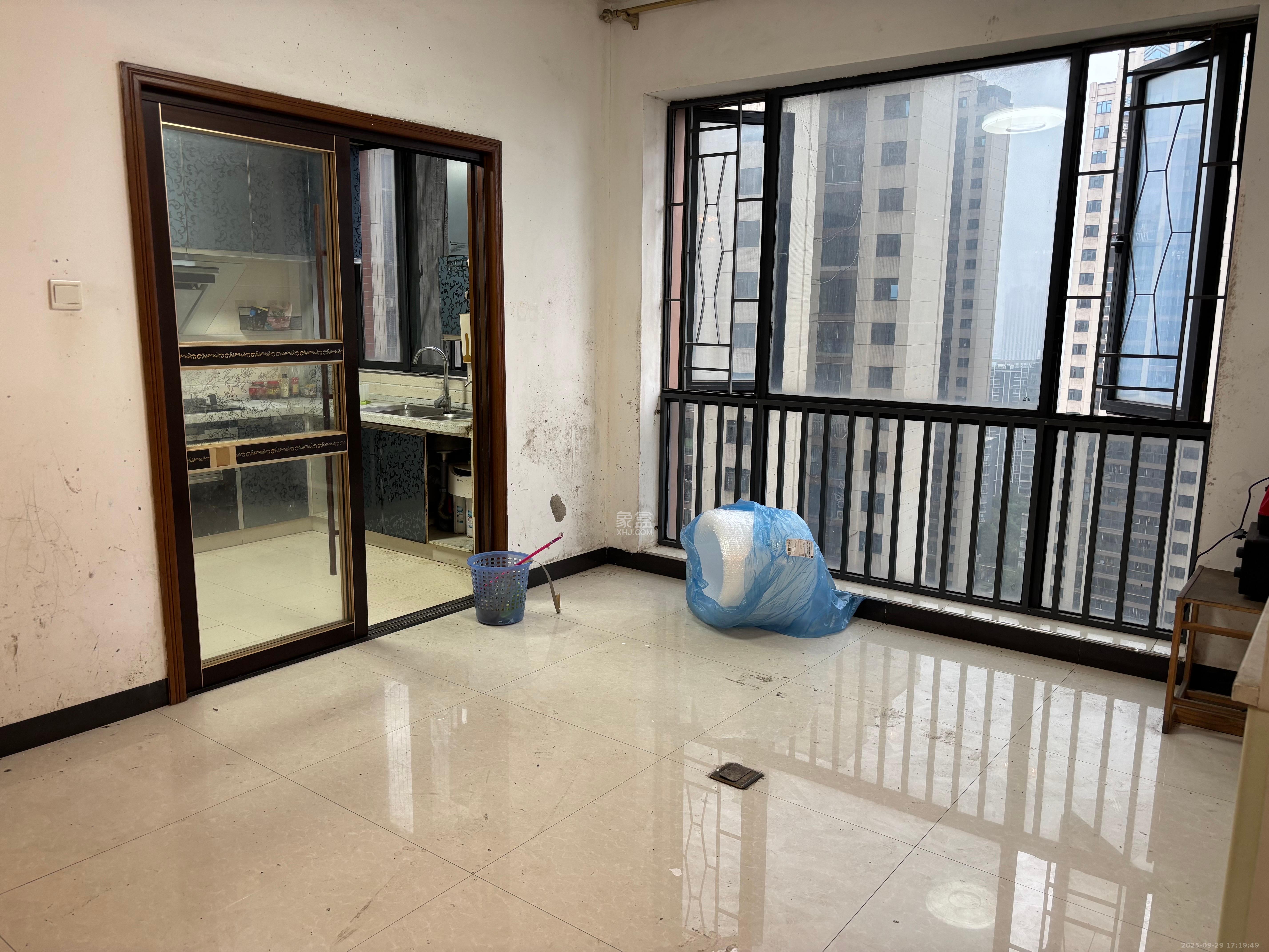 珠江东方明珠（新地东方明珠）三期  3室2厅2卫    2000.0元/月室内图