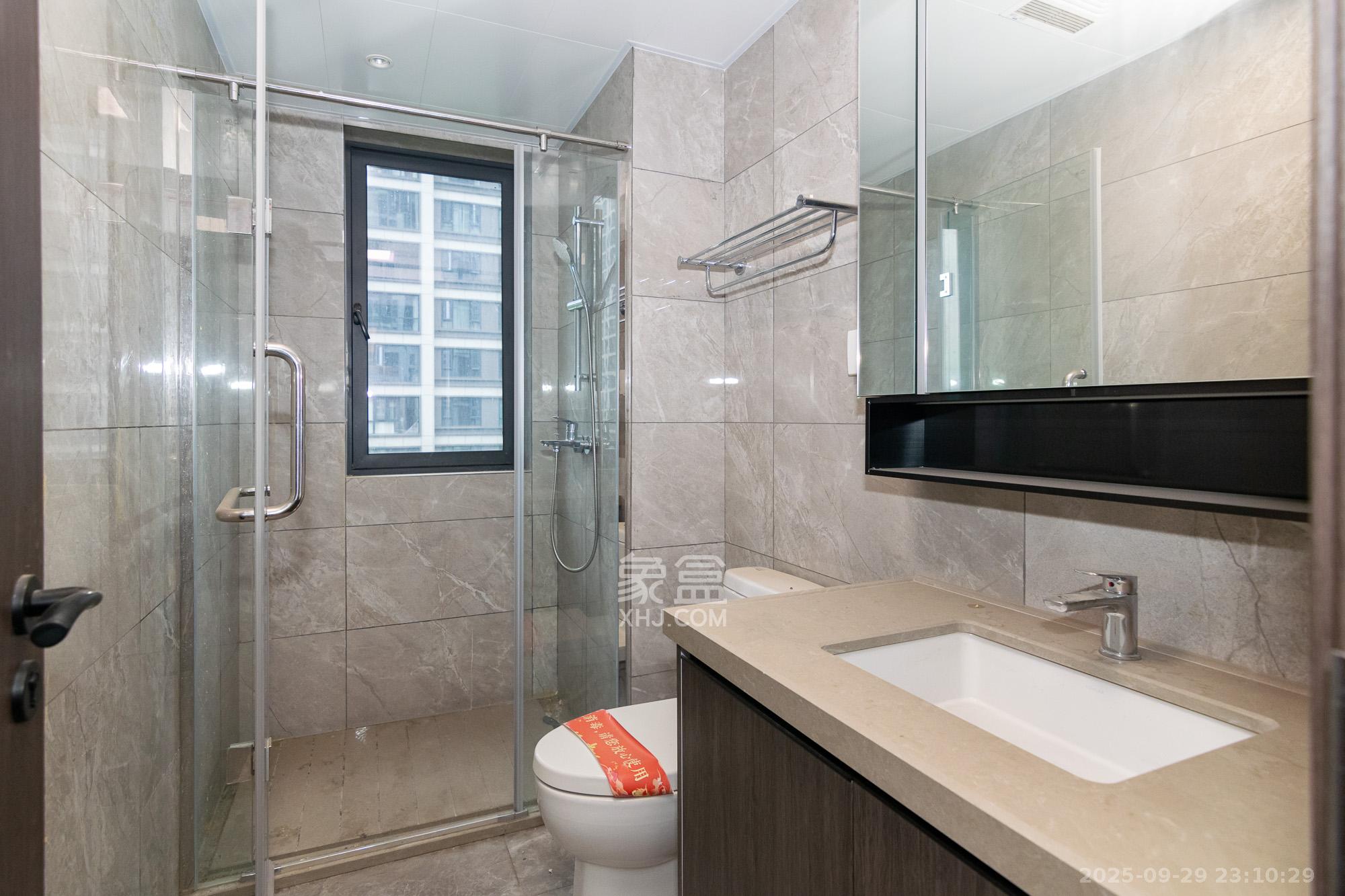 越秀湘江星汇城三期 4室2厅3卫 198.0万 越秀湘江星汇城三期 4室2厅3卫 198.0万卫生间