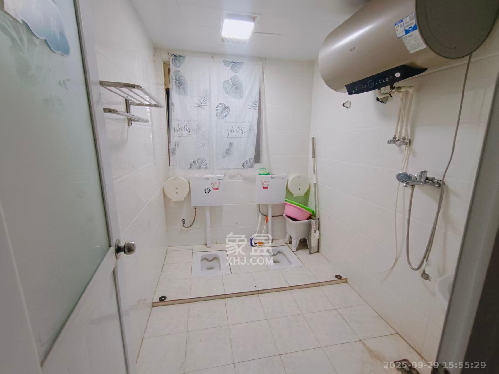 阳光100一期、四五期  4室2厅2卫    3000.0元/月室内图