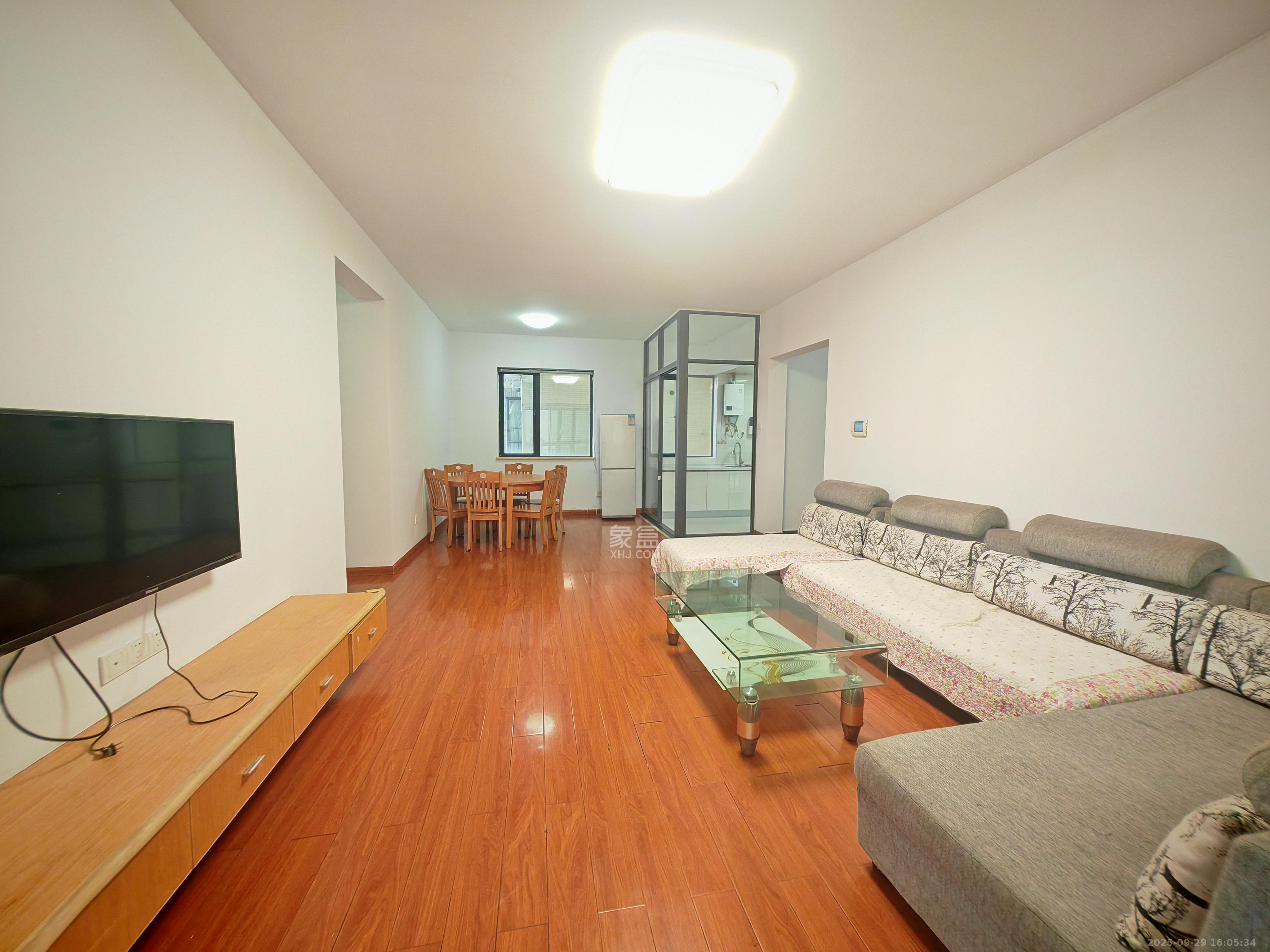 莱茵城  3室2厅2卫    2200.0元/月室内图