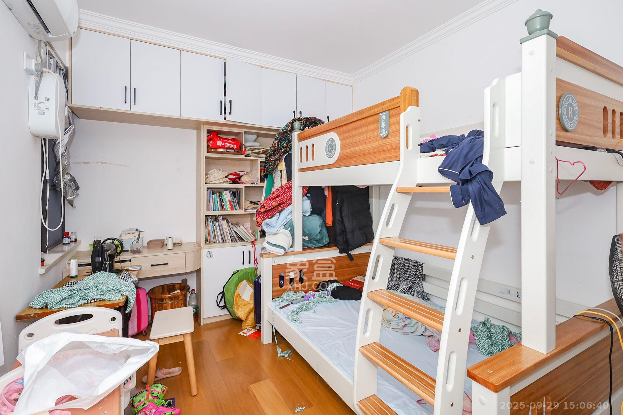 中铁西江悦一期  3室2厅2卫    3000.0元/月室内图