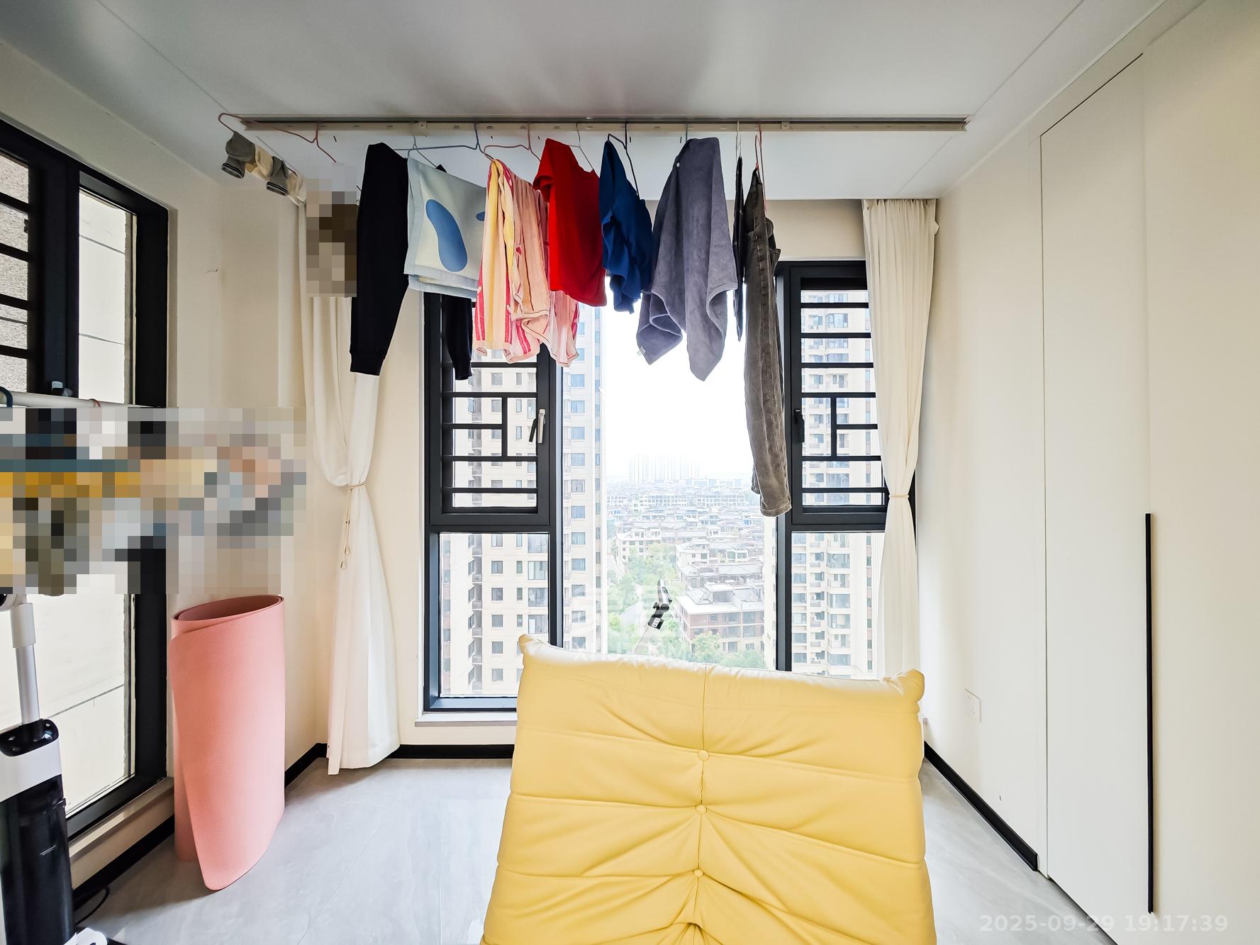 恒基旭辉湖山赋 3室2厅2卫 136.0万 恒基旭辉湖山赋 3室2厅2卫 136.0万阳台