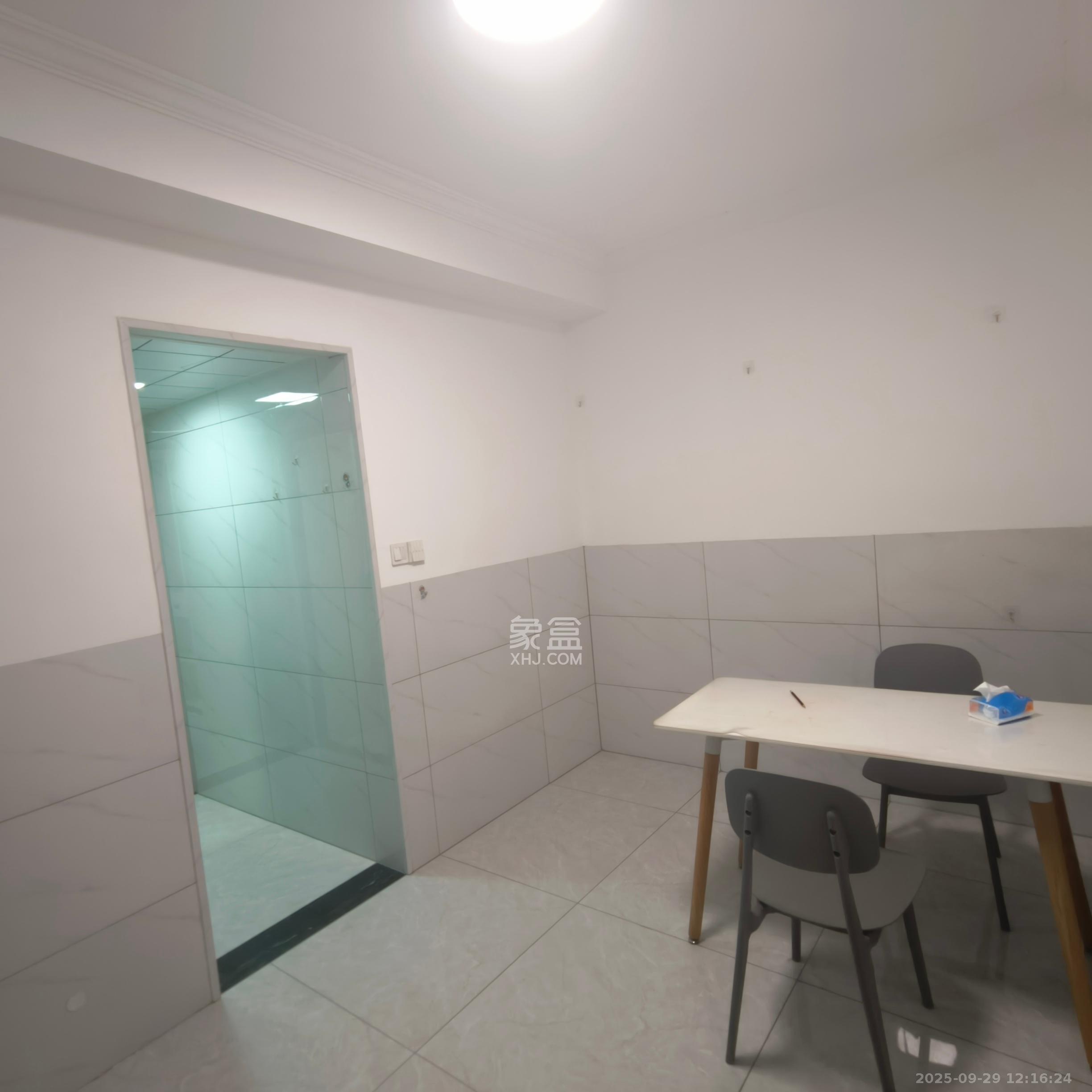 和润园一、二期 2室1厅0卫 1300.00元/月 和润园一、二期 2室1厅0卫 1300.00元/月室内图