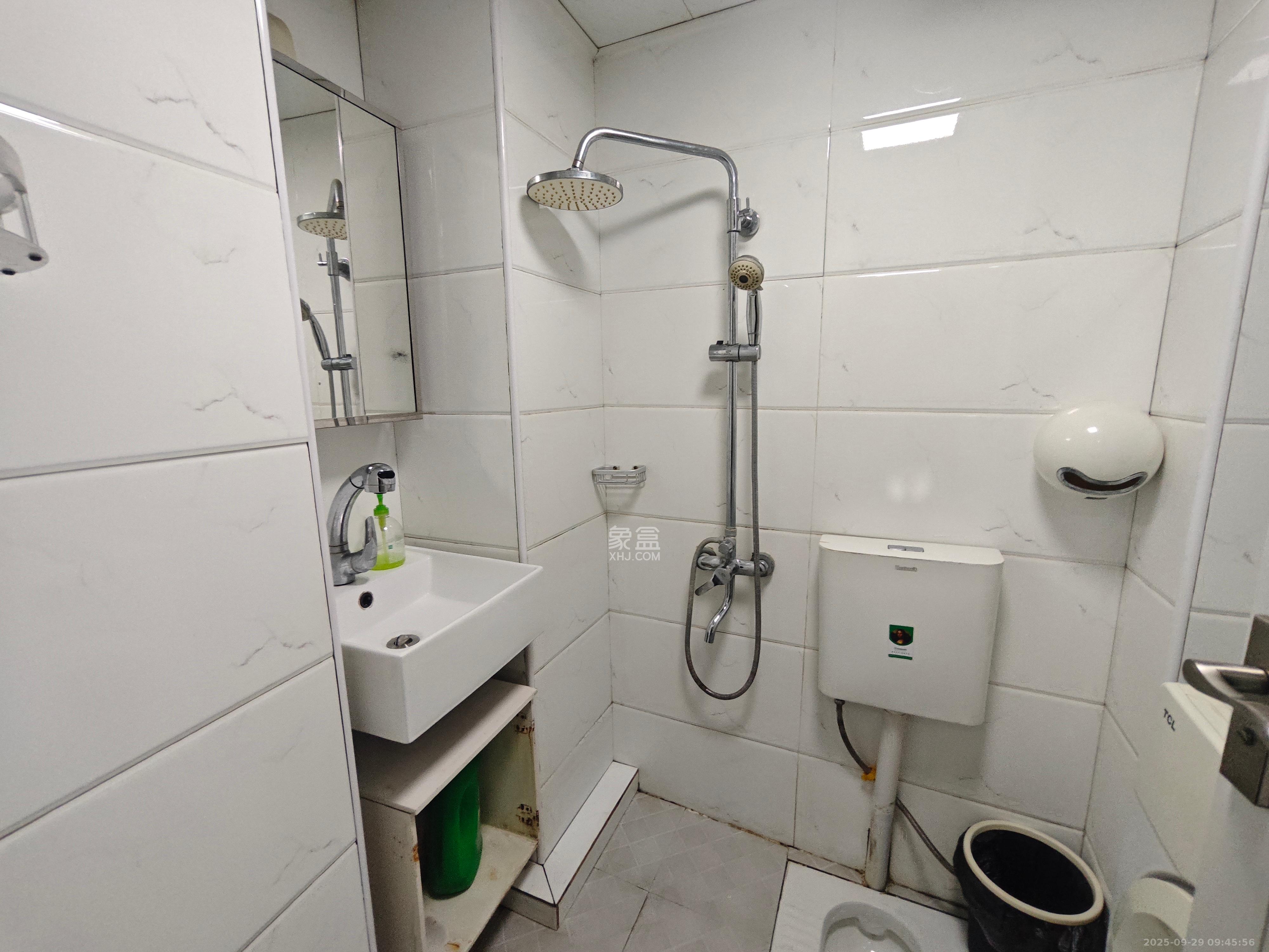 金房奥斯卡 1室1厅1卫 1100.0元/月 金房奥斯卡 1室1厅1卫 1100.0元/月室内图