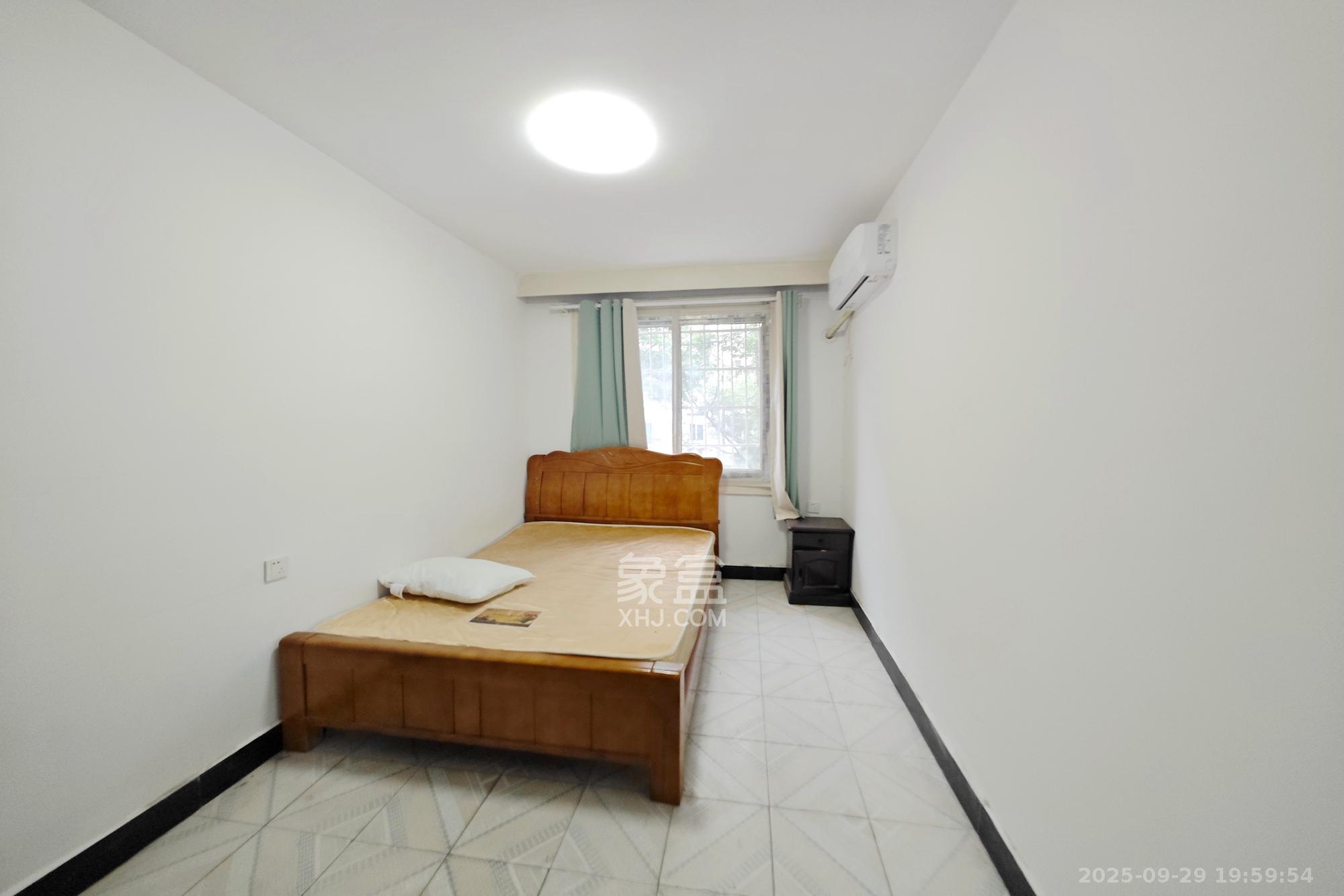 桂花二村 2室2厅1卫 38.0万 桂花二村 2室2厅1卫 38.0万卧室