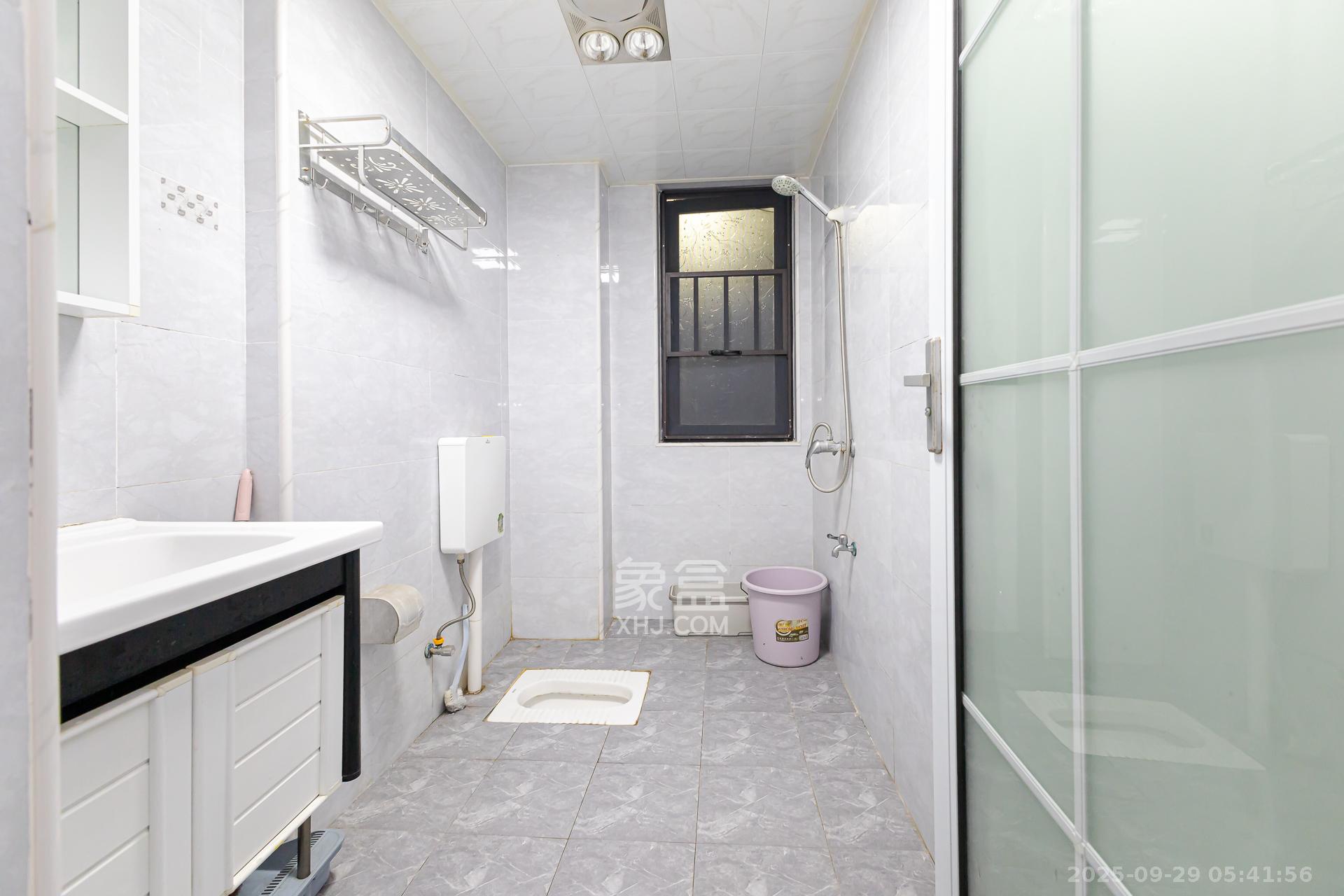 勤诚达境界城 3室2厅2卫 92.0万 勤诚达境界城 3室2厅2卫 92.0万卫生间