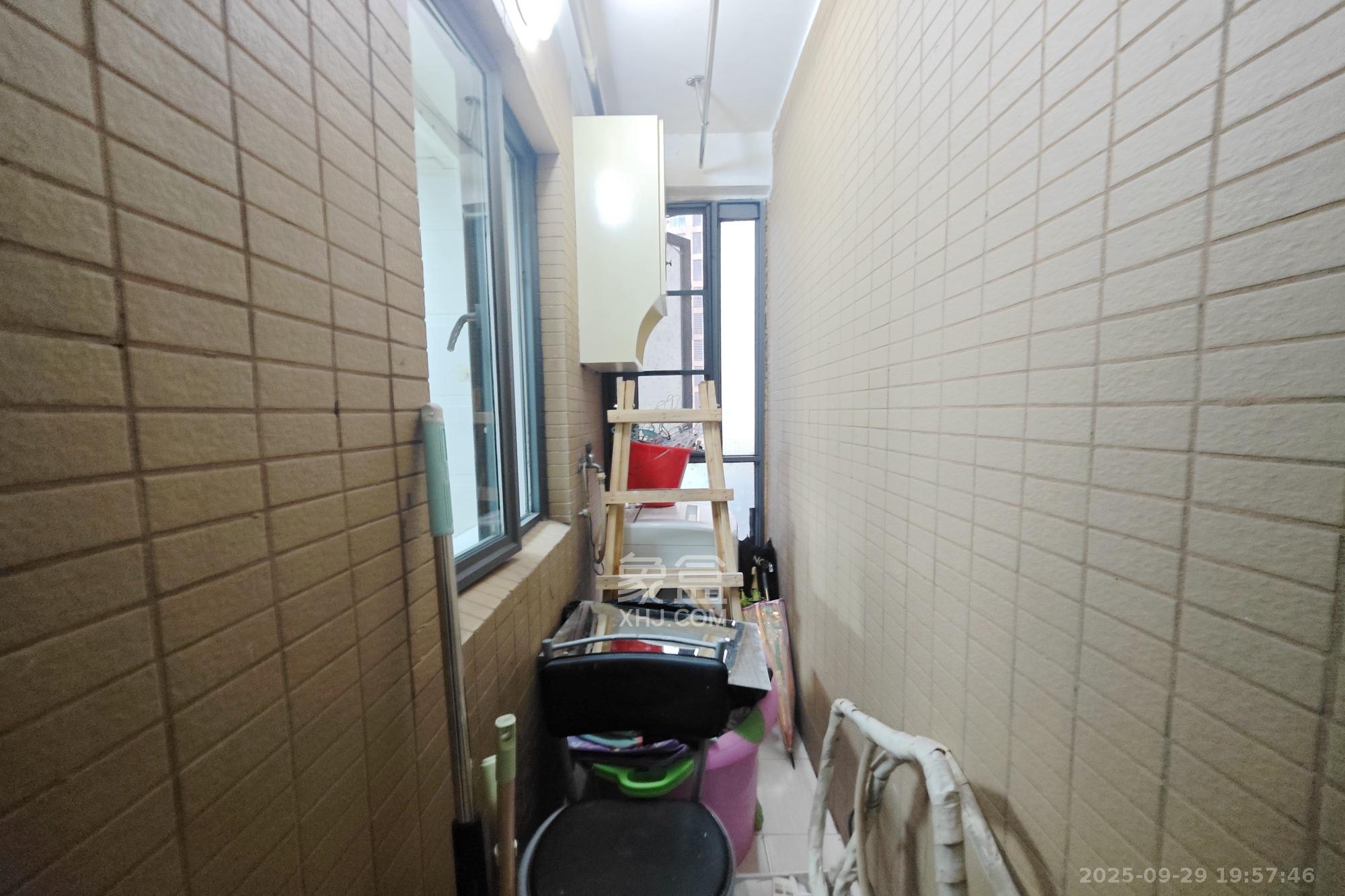 万博汇 2室1厅1卫 68.0万 万博汇 2室1厅1卫 68.0万客厅