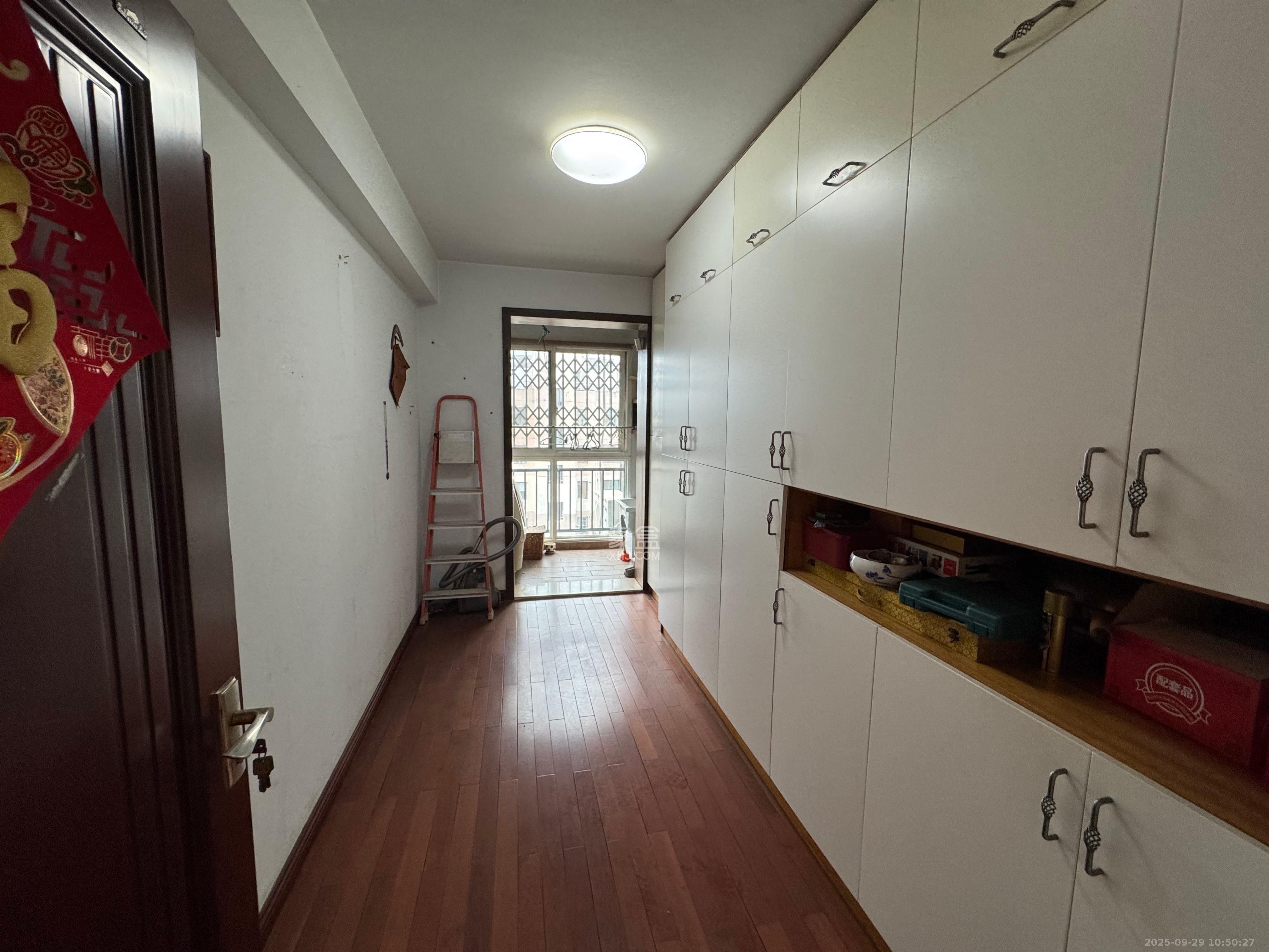 丽景新贵 4室2厅2卫 4500.0元/月 丽景新贵 4室2厅2卫 4500.0元/月室内图