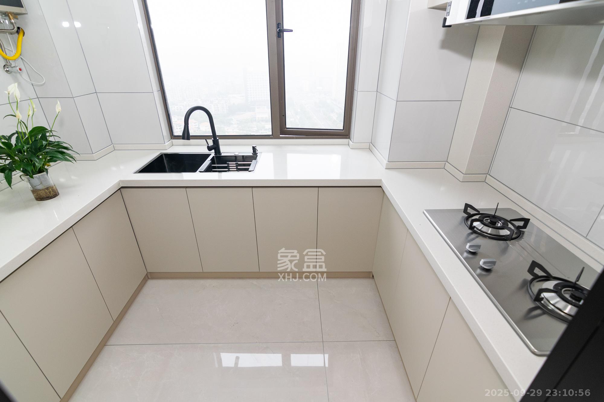 长高圆梦佳苑  4室2厅1卫    105.0万厨房