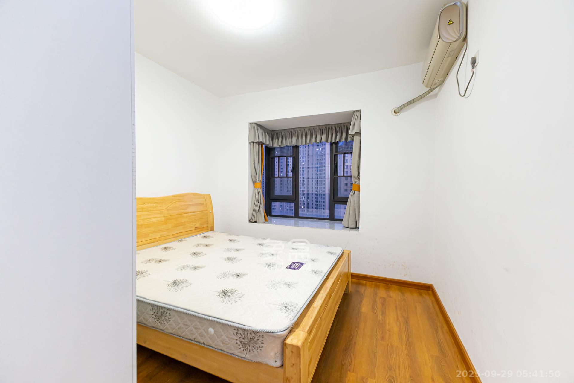 勤诚达境界城 3室2厅2卫 92.0万 勤诚达境界城 3室2厅2卫 92.0万卧室