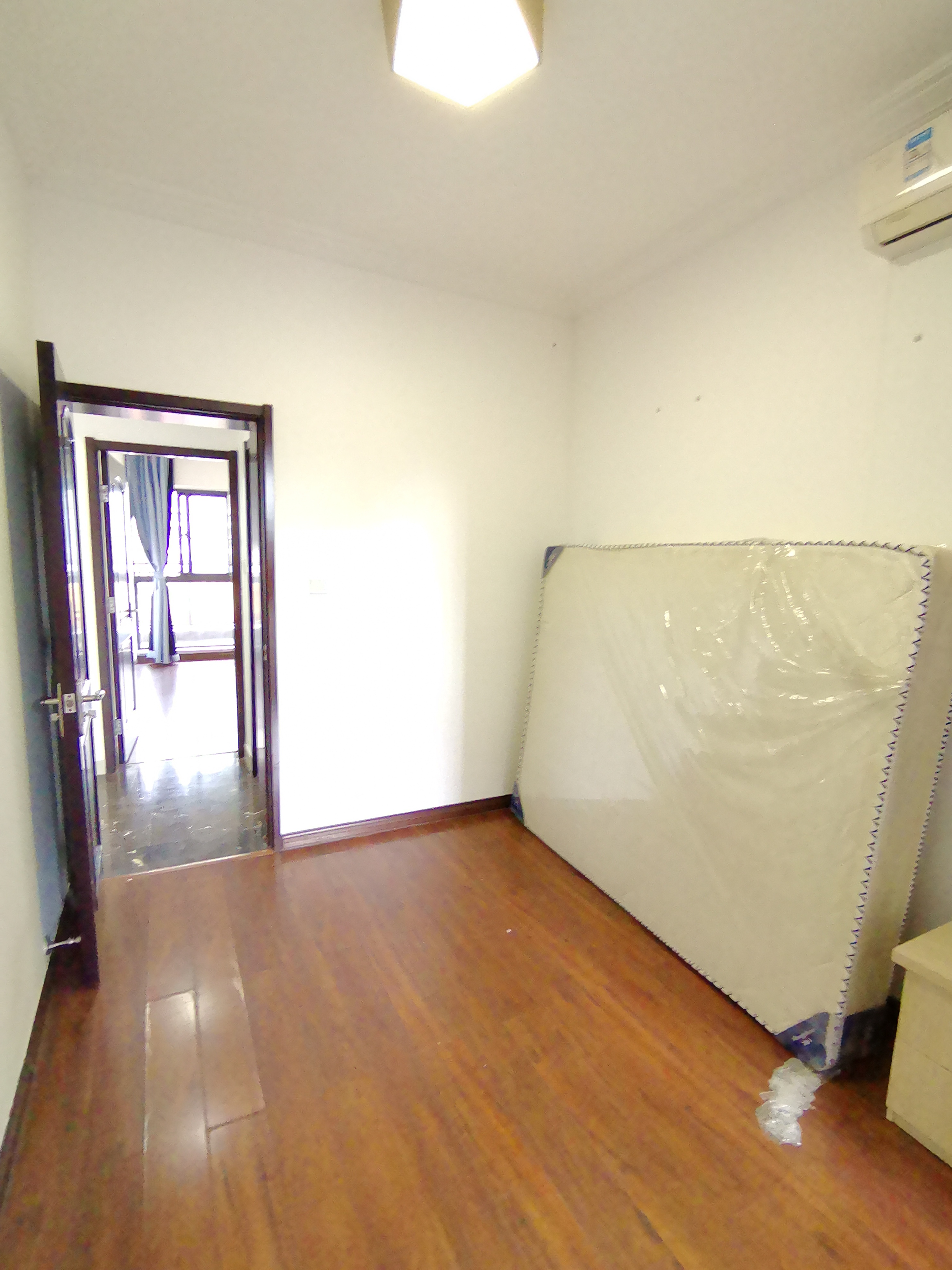 椰岛广场  2室1厅1卫    3000.0元/月室内图