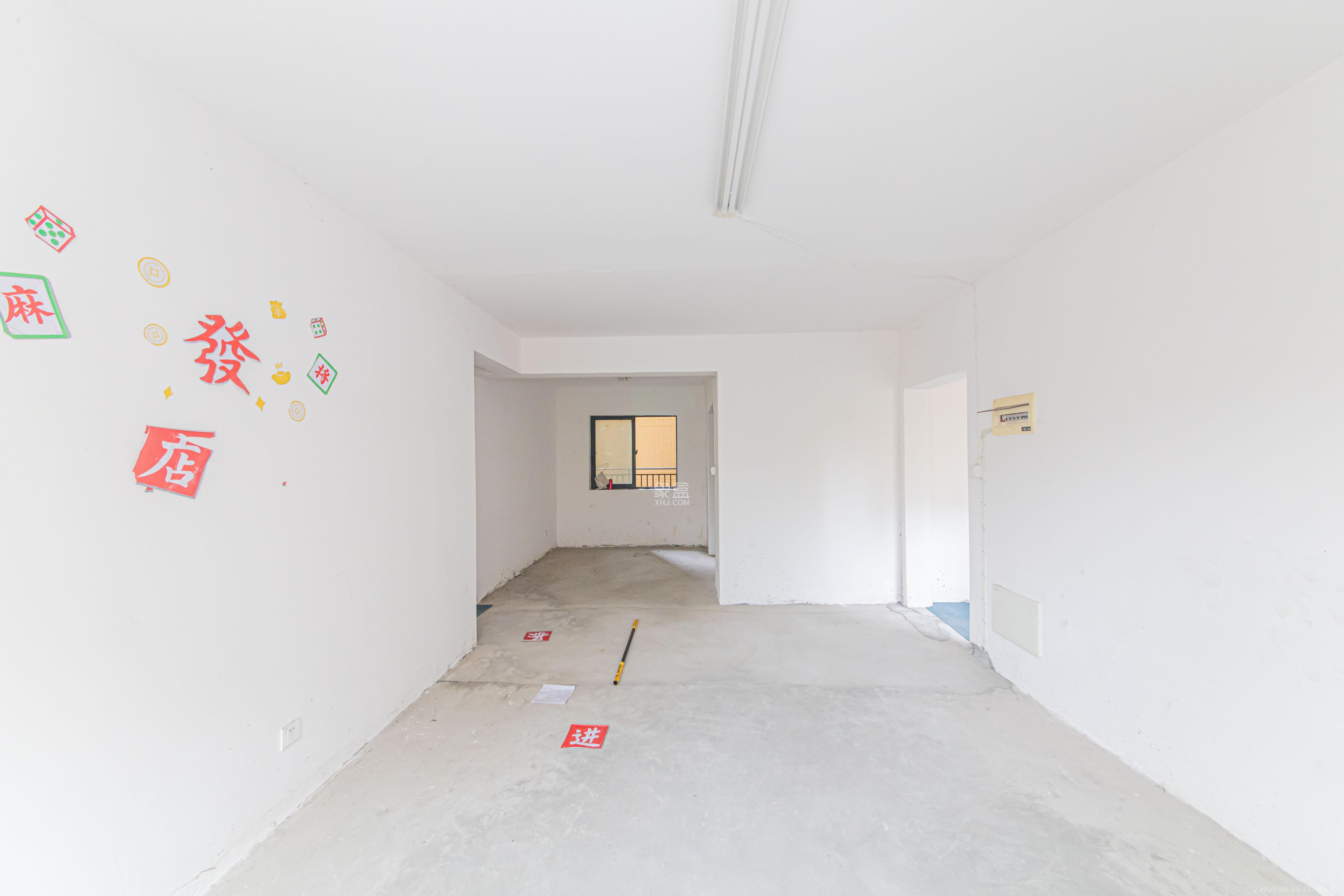 中建芙蓉嘉苑  3室2厅2卫    110.0万客厅