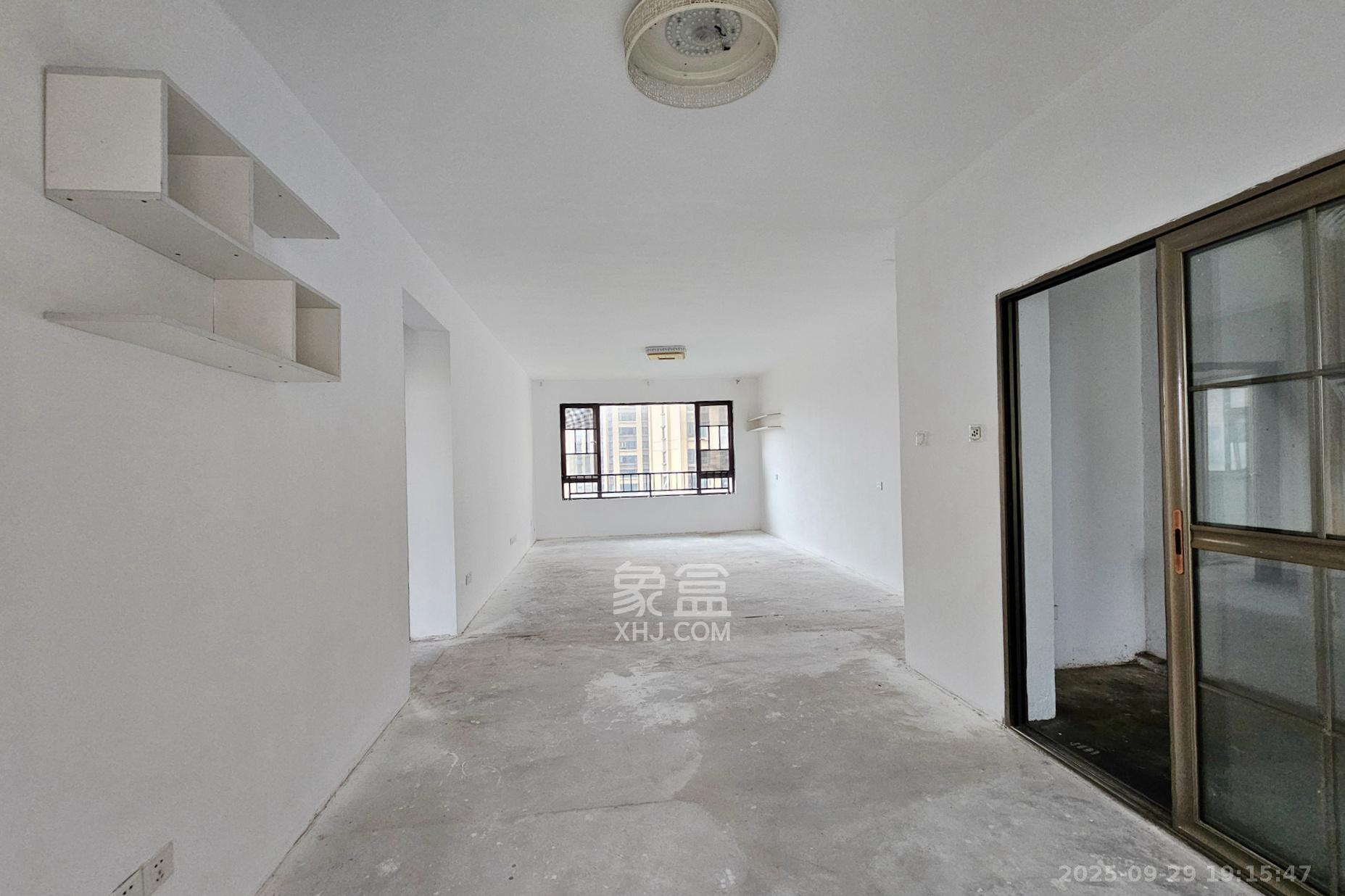 阳光城尚东湾青云苑  3室2厅2卫    88.6万客厅