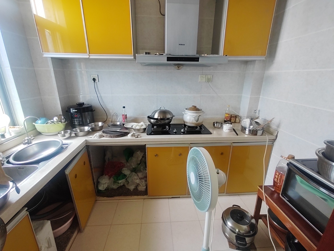 省侨办第二宿舍(海府路) 3室2厅1卫 88.0万 省侨办第二宿舍(海府路) 3室2厅1卫 88.0万客厅