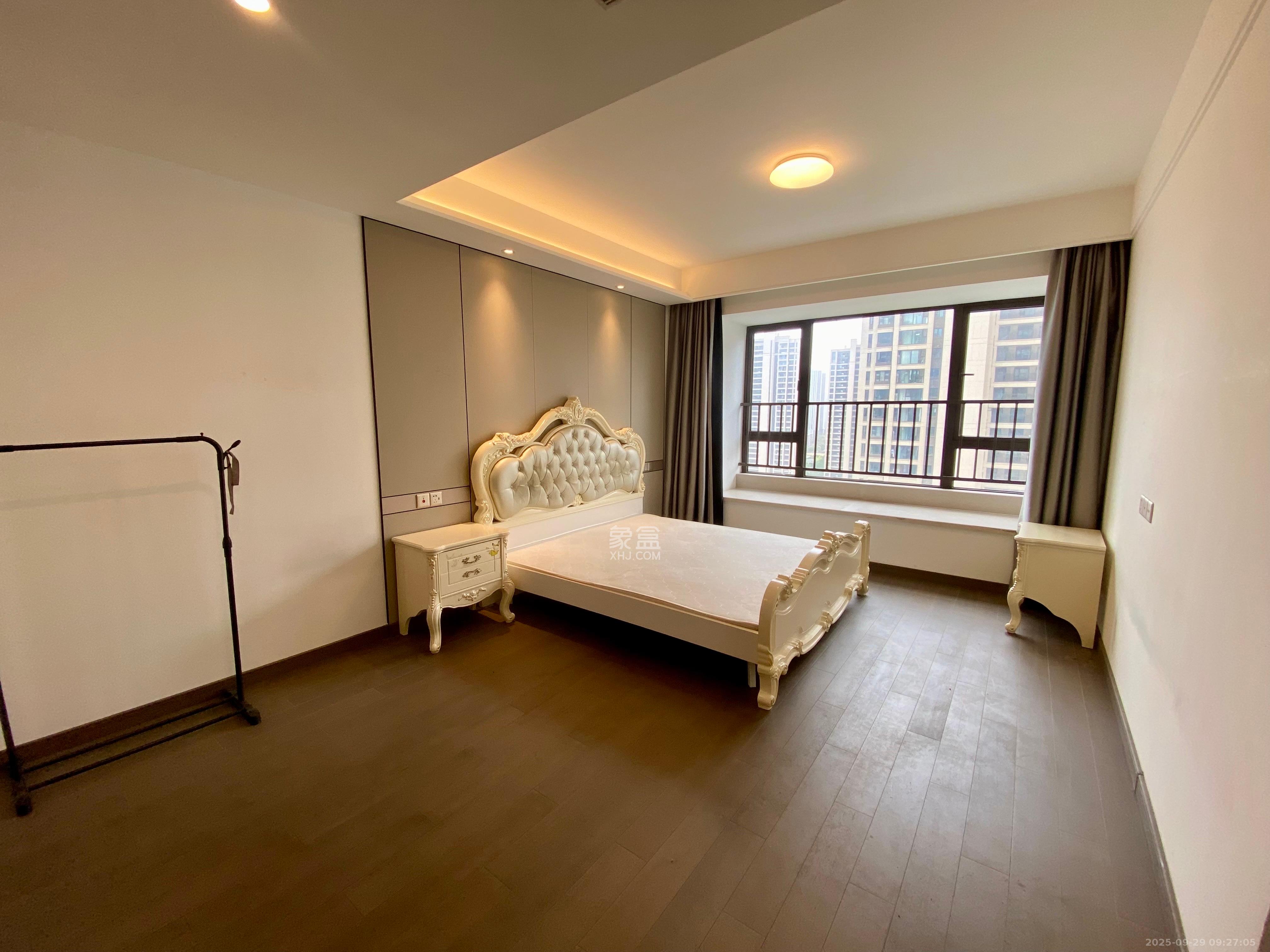 龙湖春江天玺  4室2厅2卫    4000.0元/月室内图