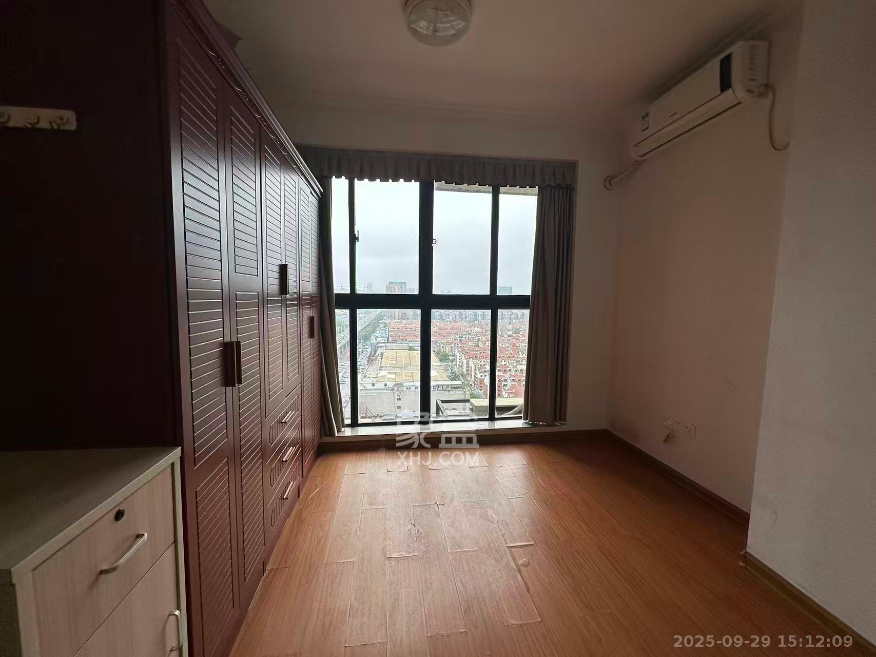 百纳广场（百纳公寓）  3室2厅2卫    3200.0元/月室内图