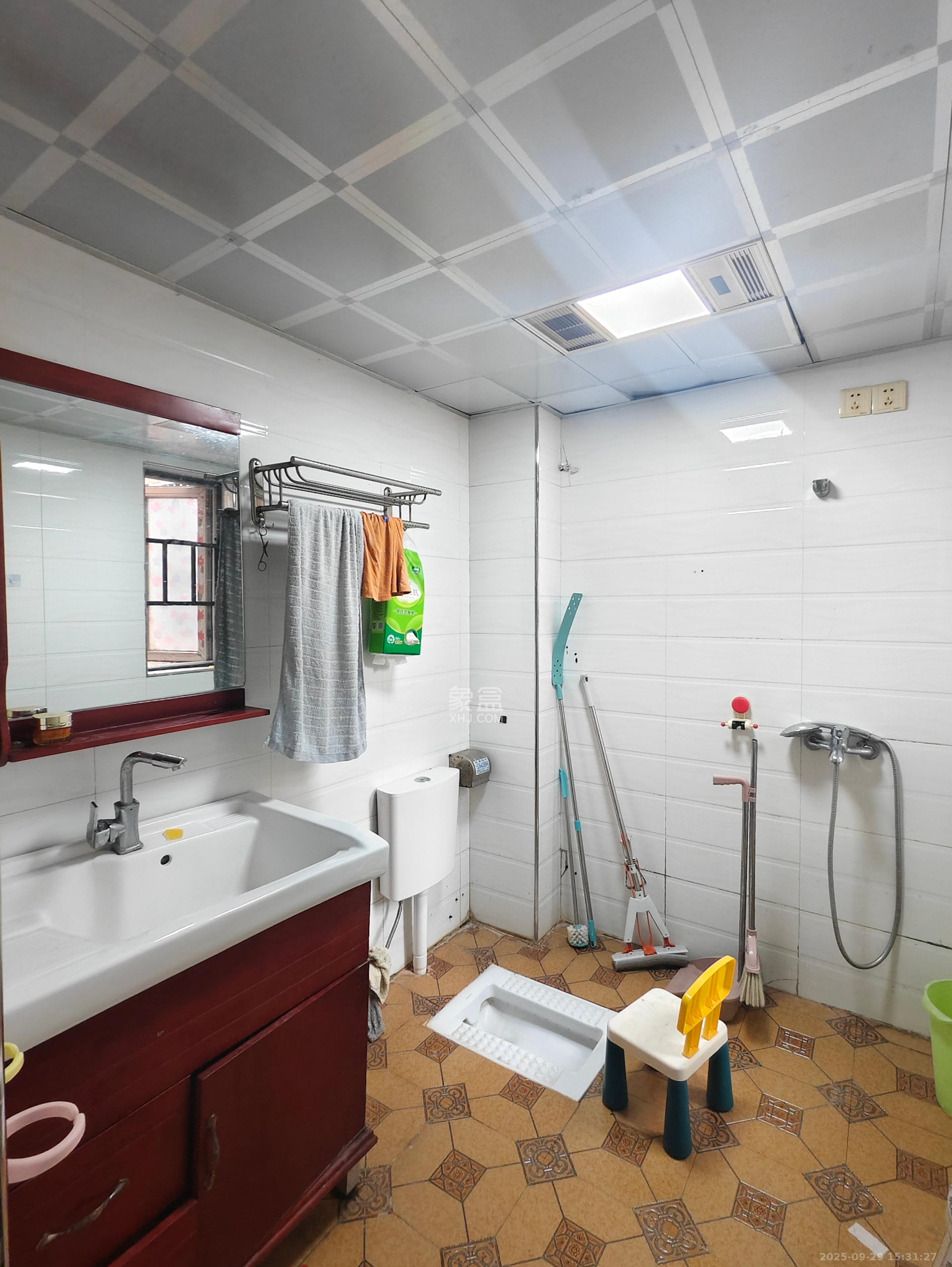 山水湾 3室2厅1卫 1350.0元/月 山水湾 3室2厅1卫 1350.0元/月室内图