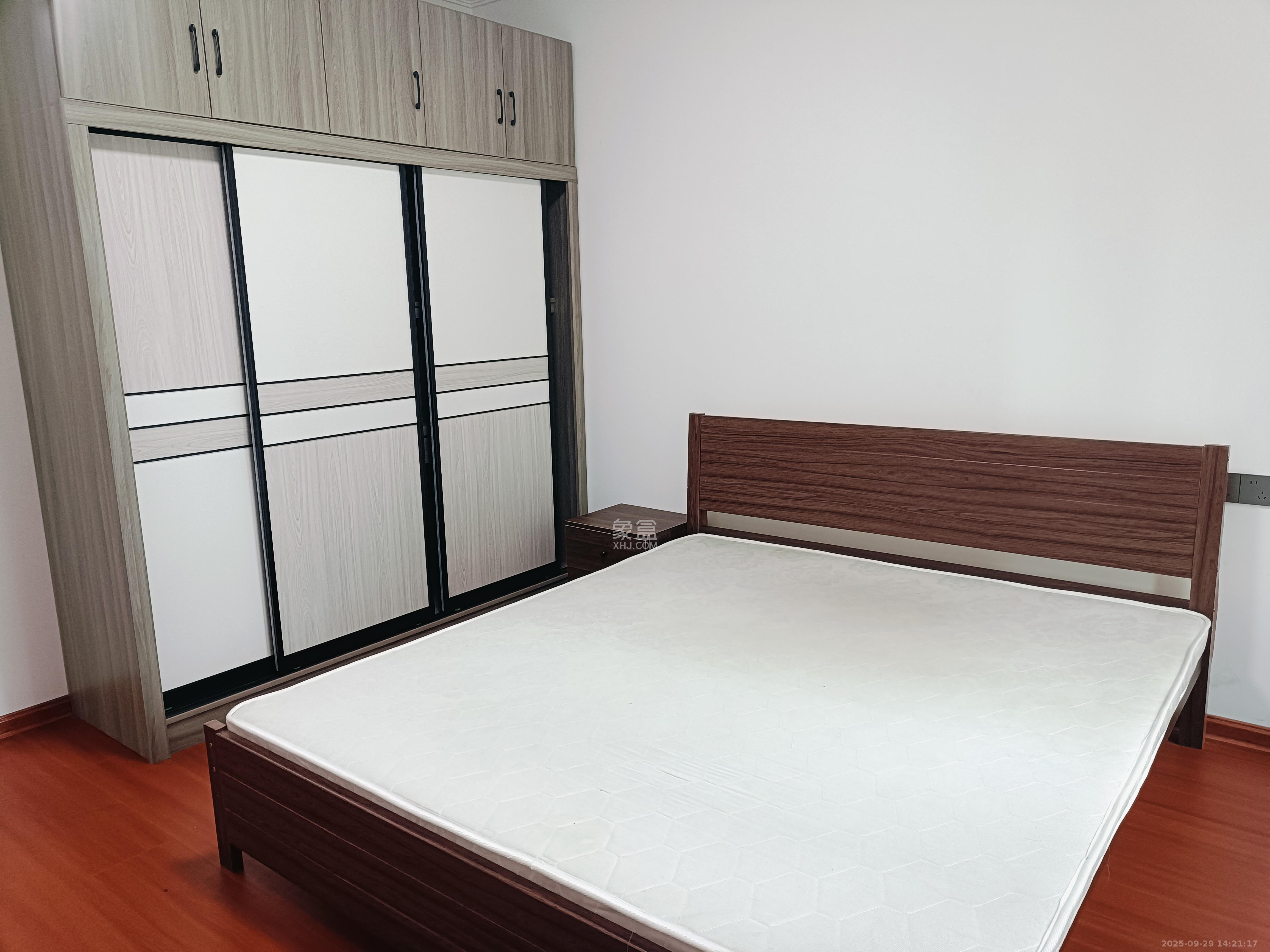 日盛湖湘花苑  3室2厅2卫    2400.0元/月室内图