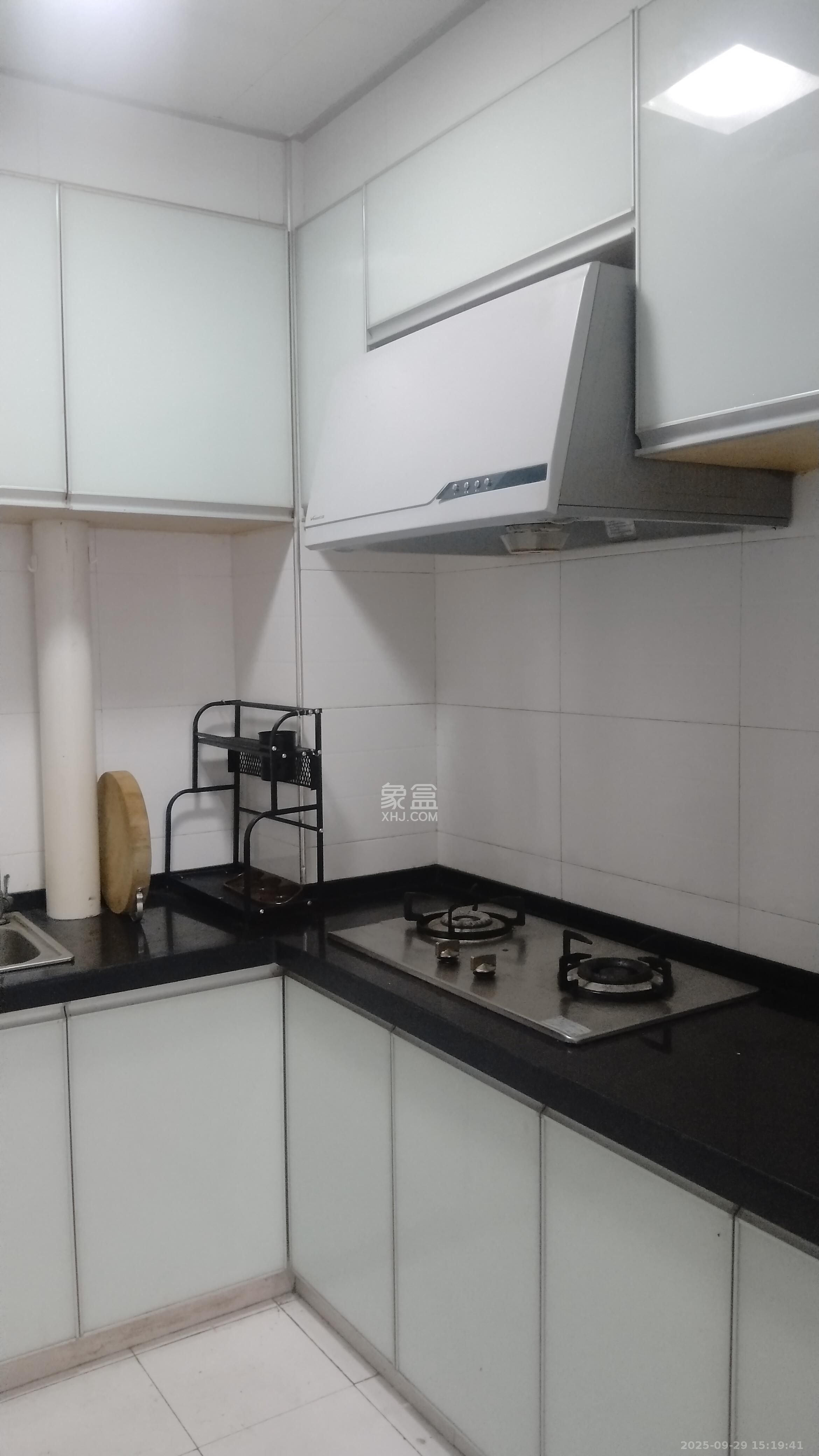 湘府9号  2室1厅1卫    2000.0元/月室内图