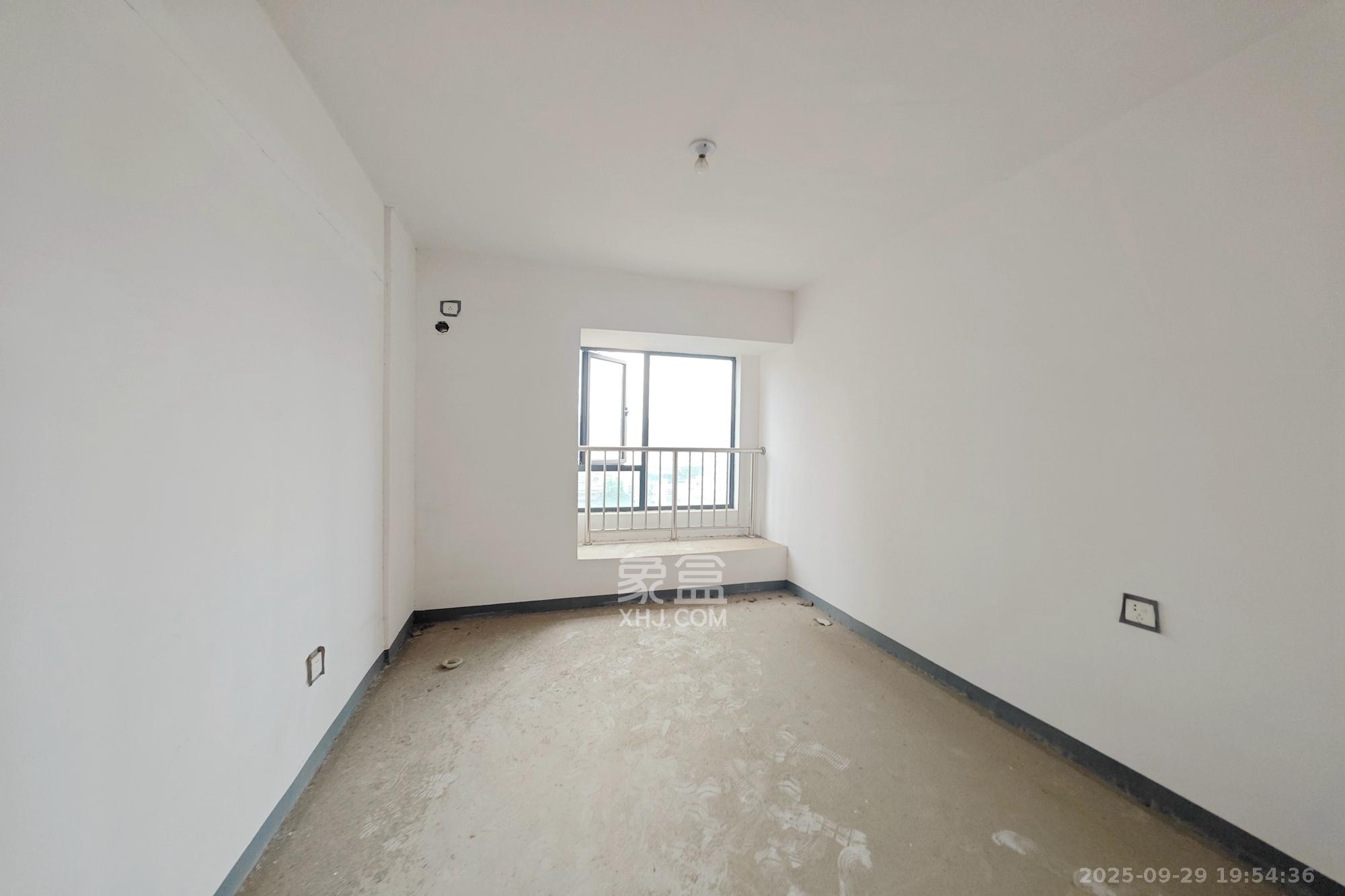 建发中央悦府  4室2厅2卫    169.9万卧室