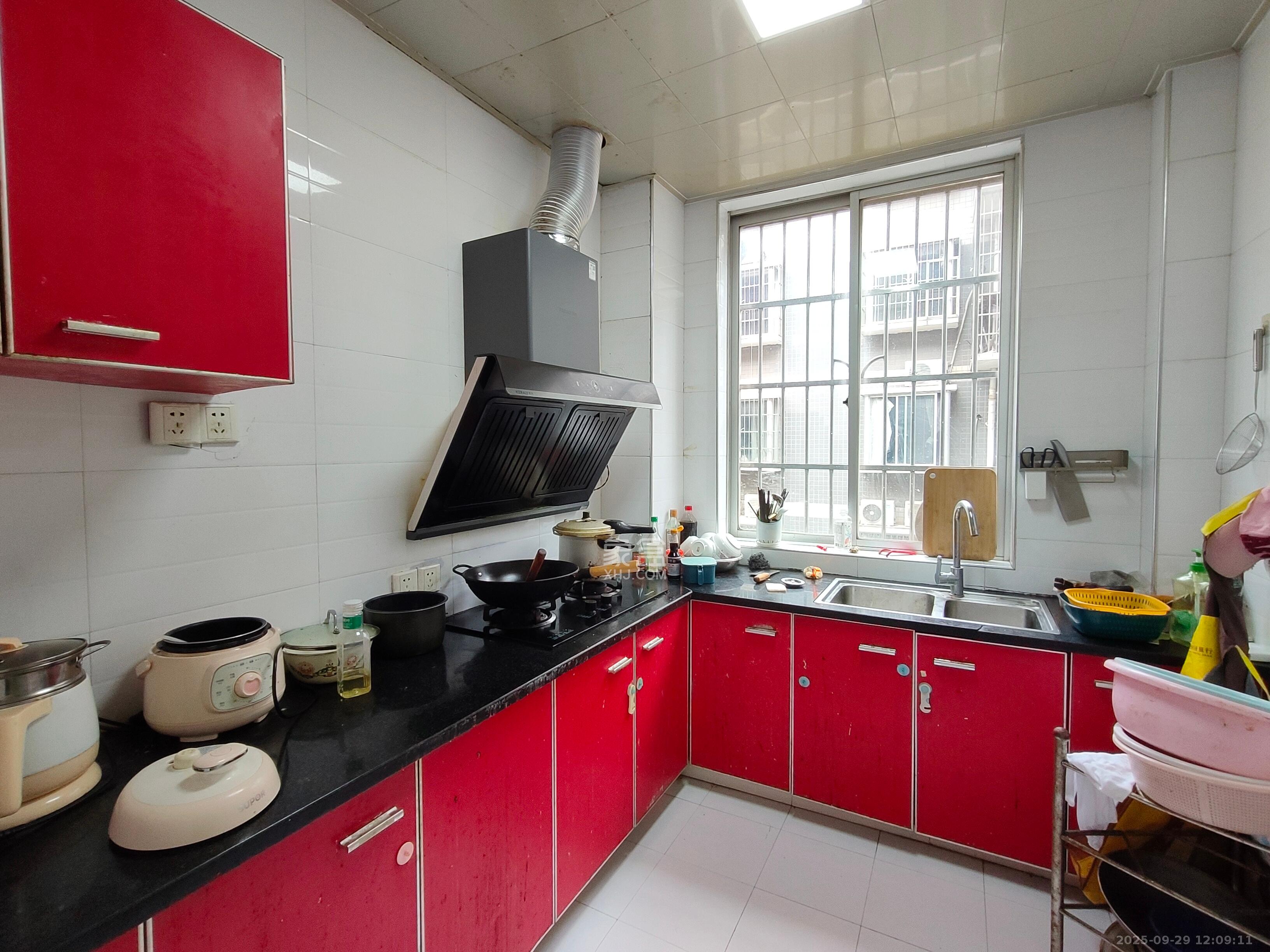 湘绣城 3室2厅1卫 1600.0元/月 湘绣城 3室2厅1卫 1600.0元/月室内图