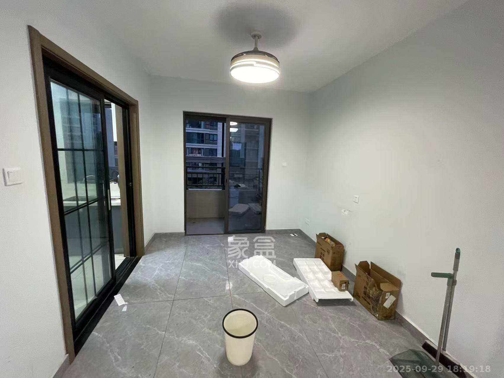 龙湖春江悦茗  4室2厅2卫    2900.0元/月室内图