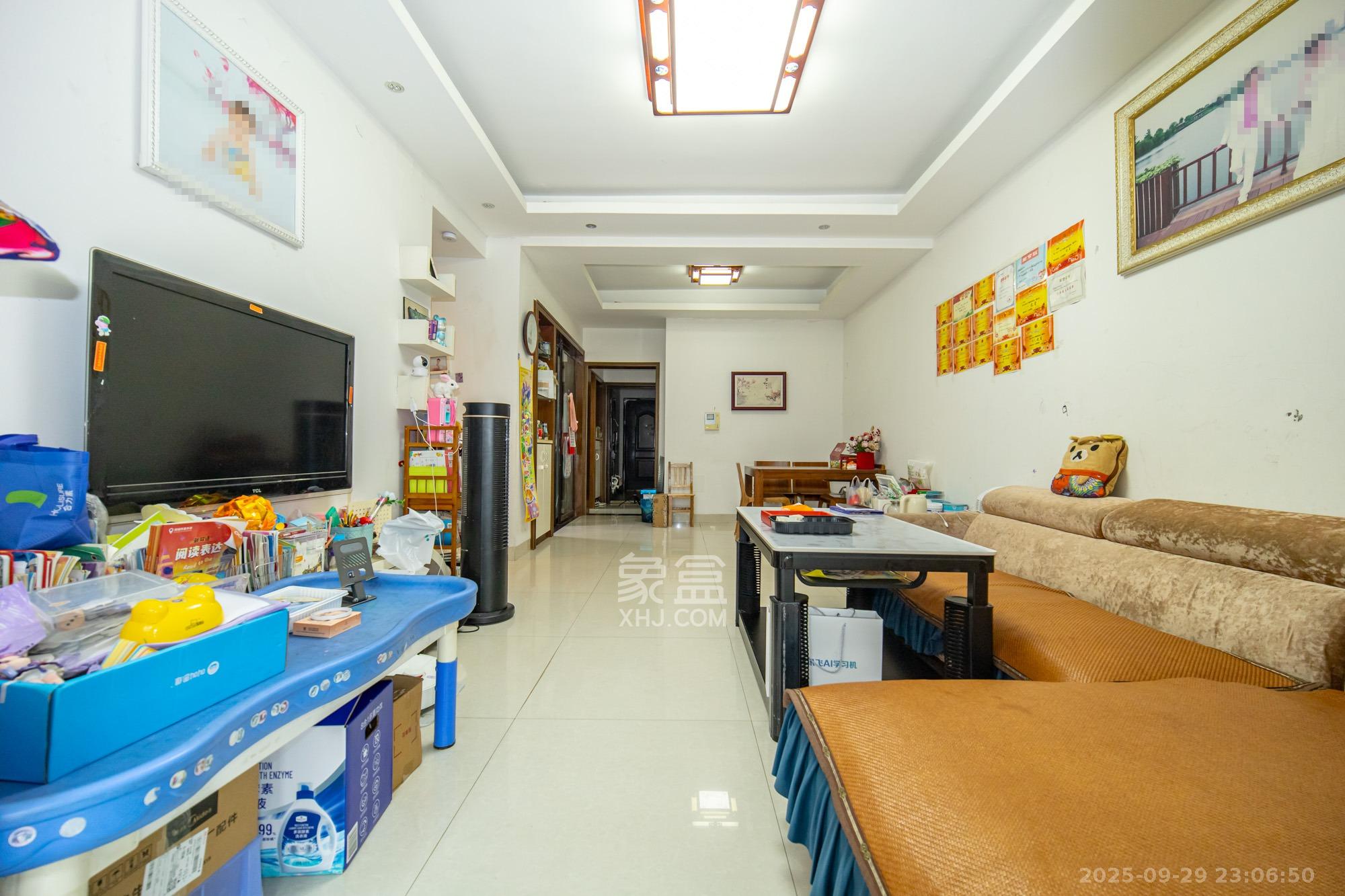 银盘鑫城  2室2厅1卫    48.8万客厅