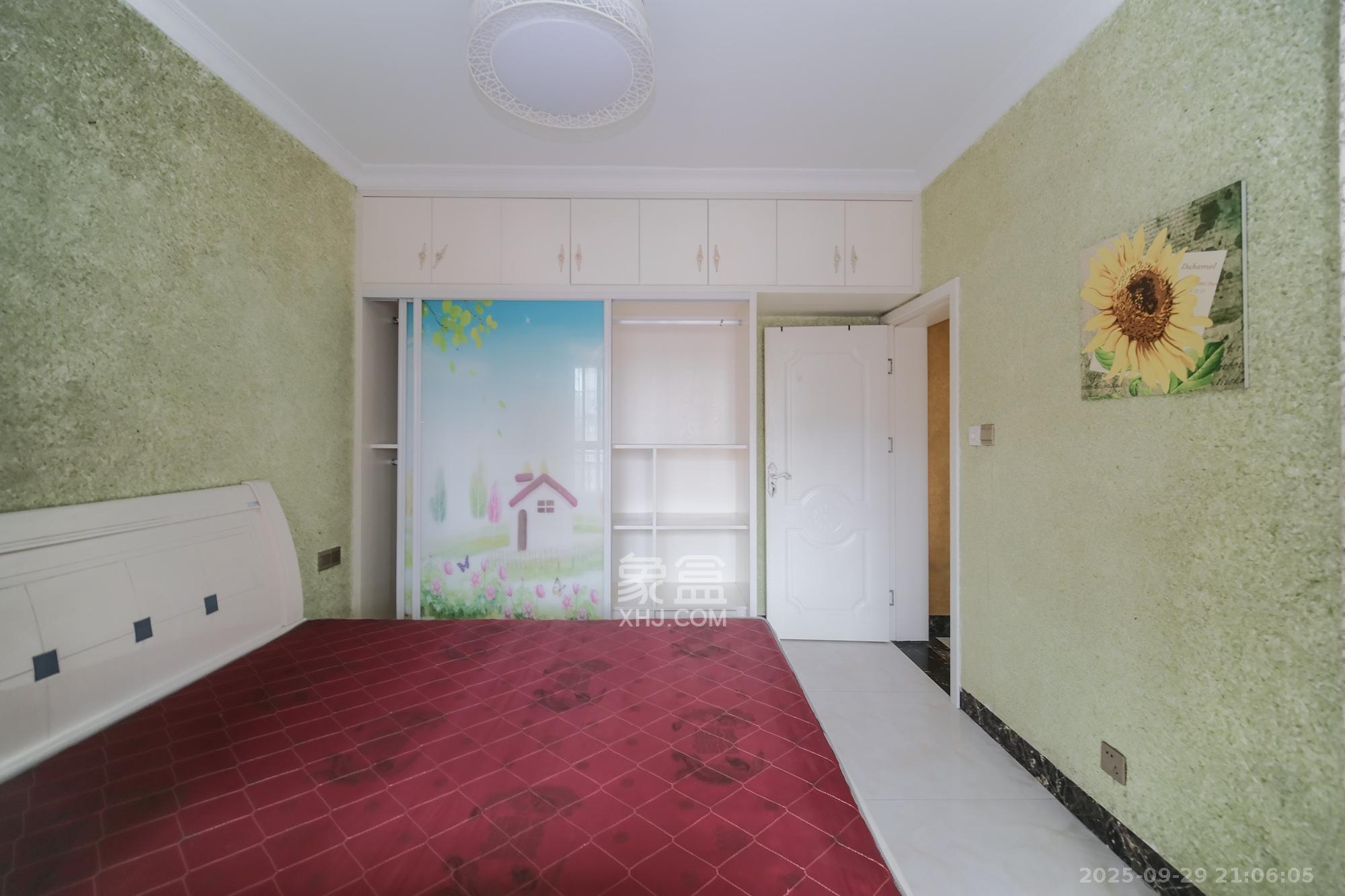 三一街区 3室2厅2卫 66.0万 三一街区 3室2厅2卫 66.0万卧室