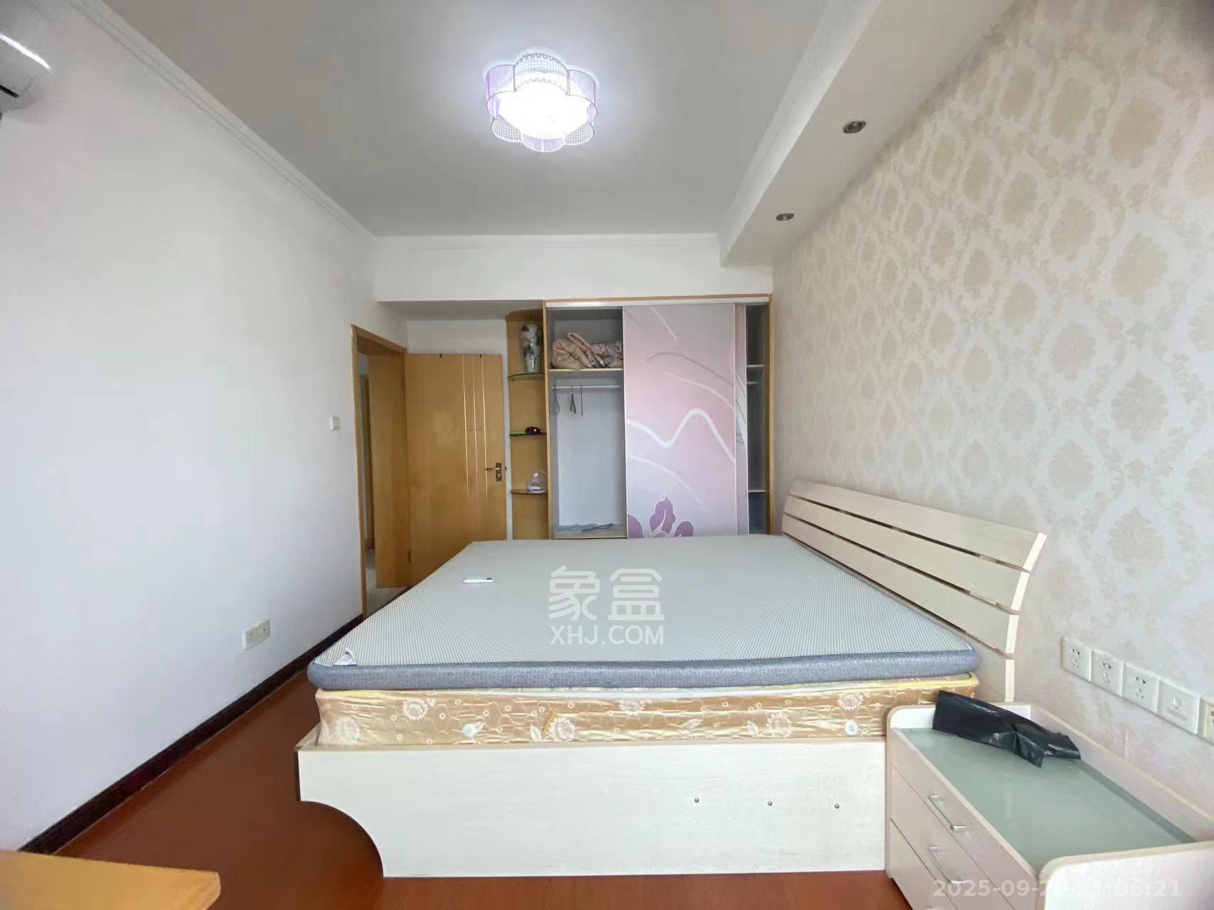 银港水晶城 3室2厅2卫 2600.0元/月 银港水晶城 3室2厅2卫 2600.0元/月室内图