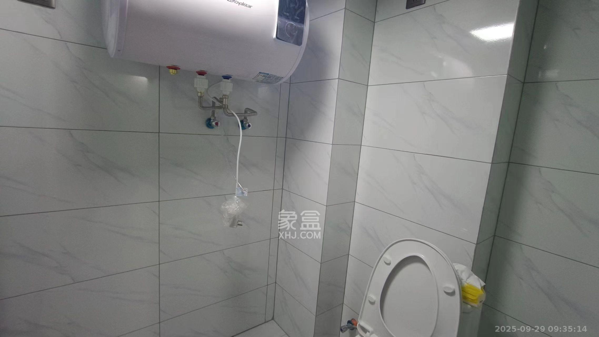 卓越江岸  1室1厅1卫    2400.0元/月室内图