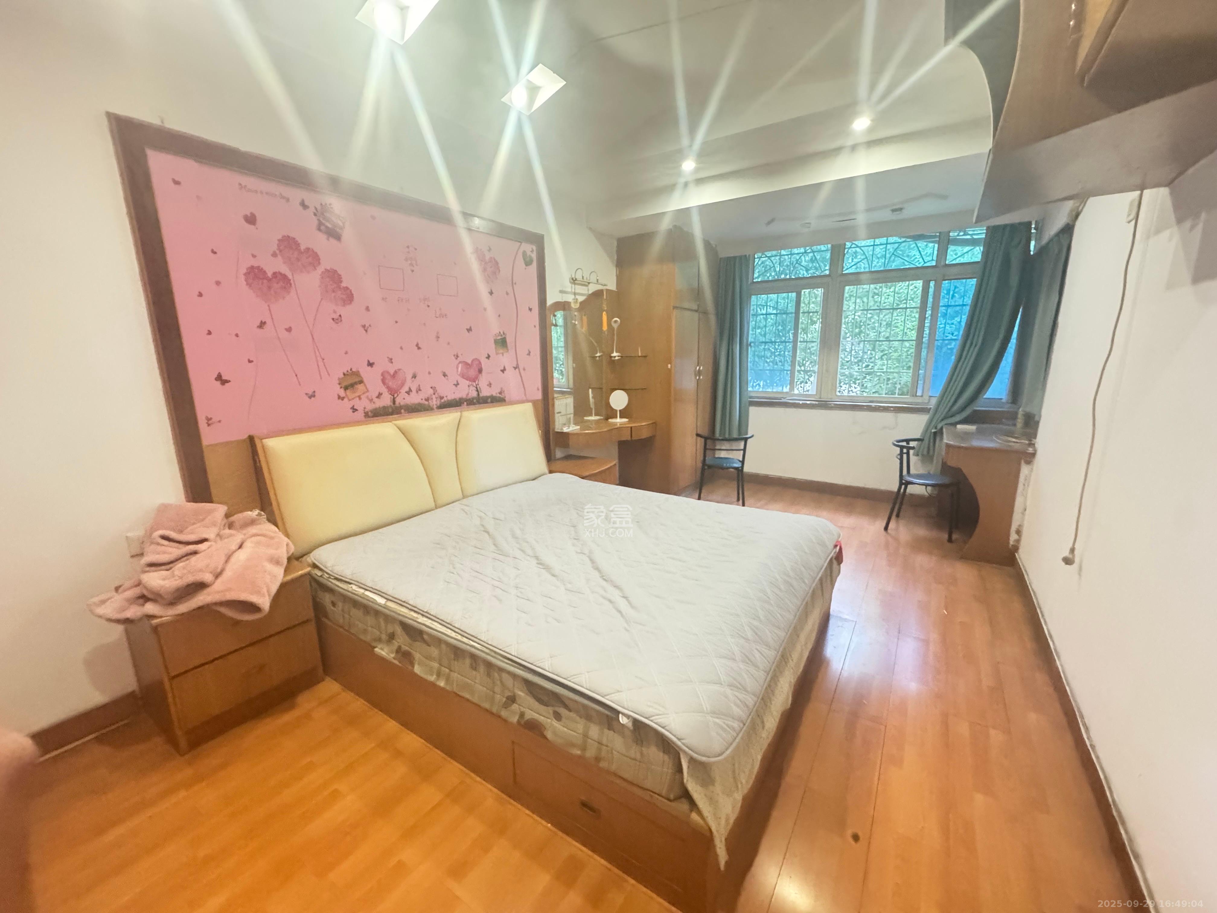 牛角塘社区  2室1厅1卫    1500.0元/月室内图