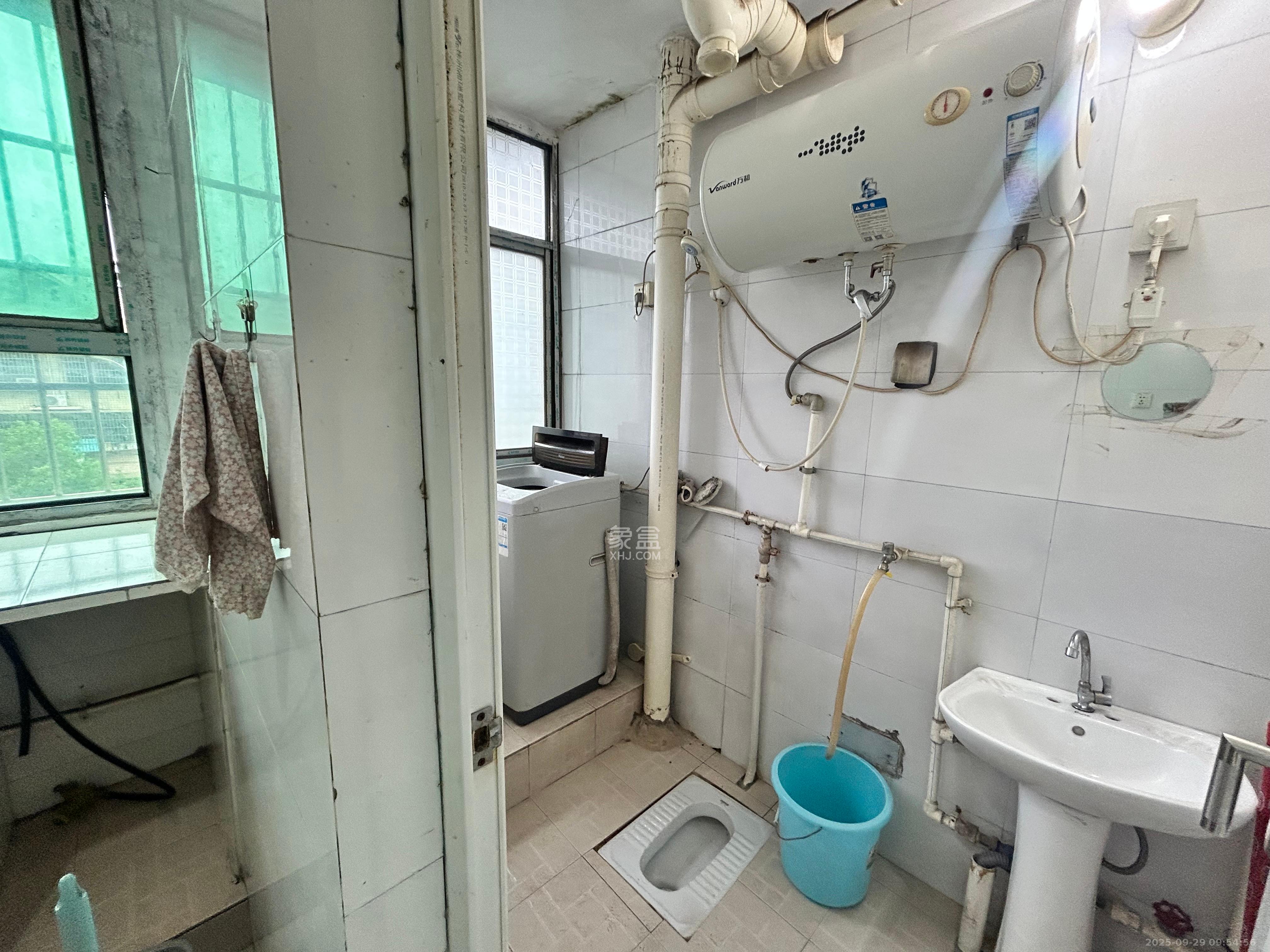 高岭小区 2室1厅1卫 1300.0元/月 高岭小区 2室1厅1卫 1300.0元/月室内图